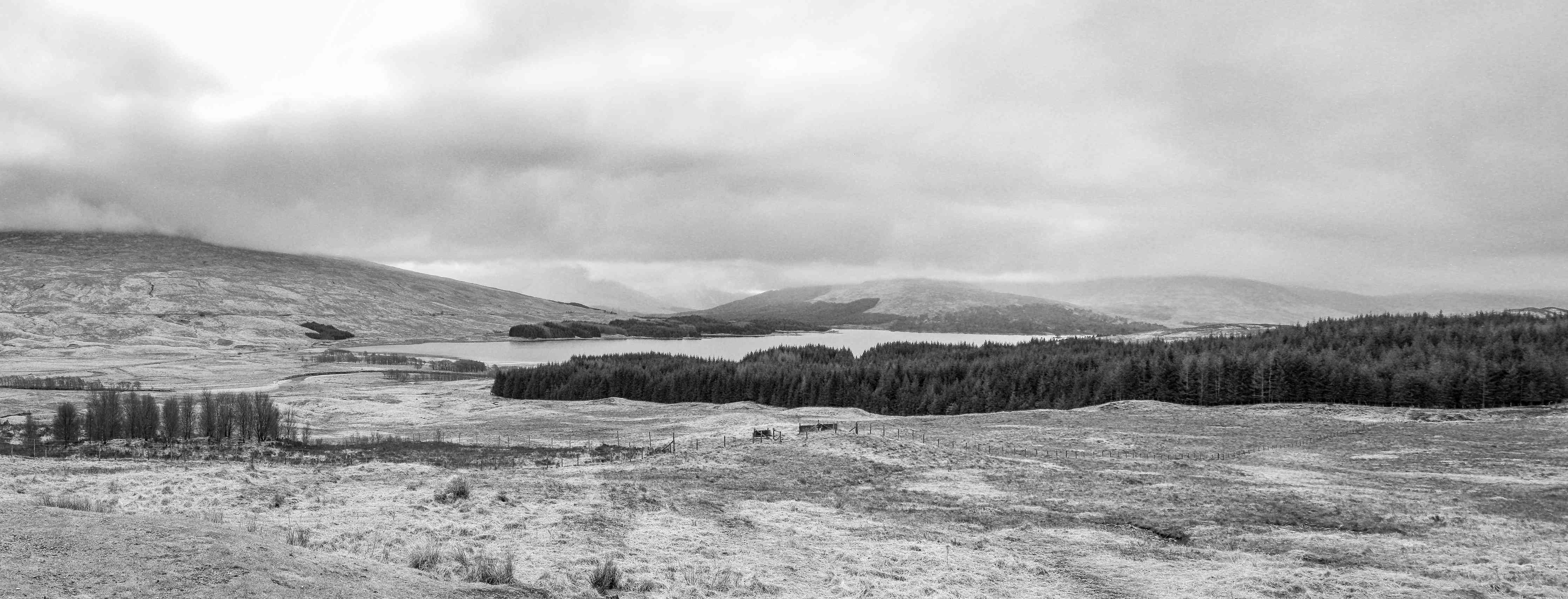 Badewannen-Rückwand-Schottische Highlands Panorama BW