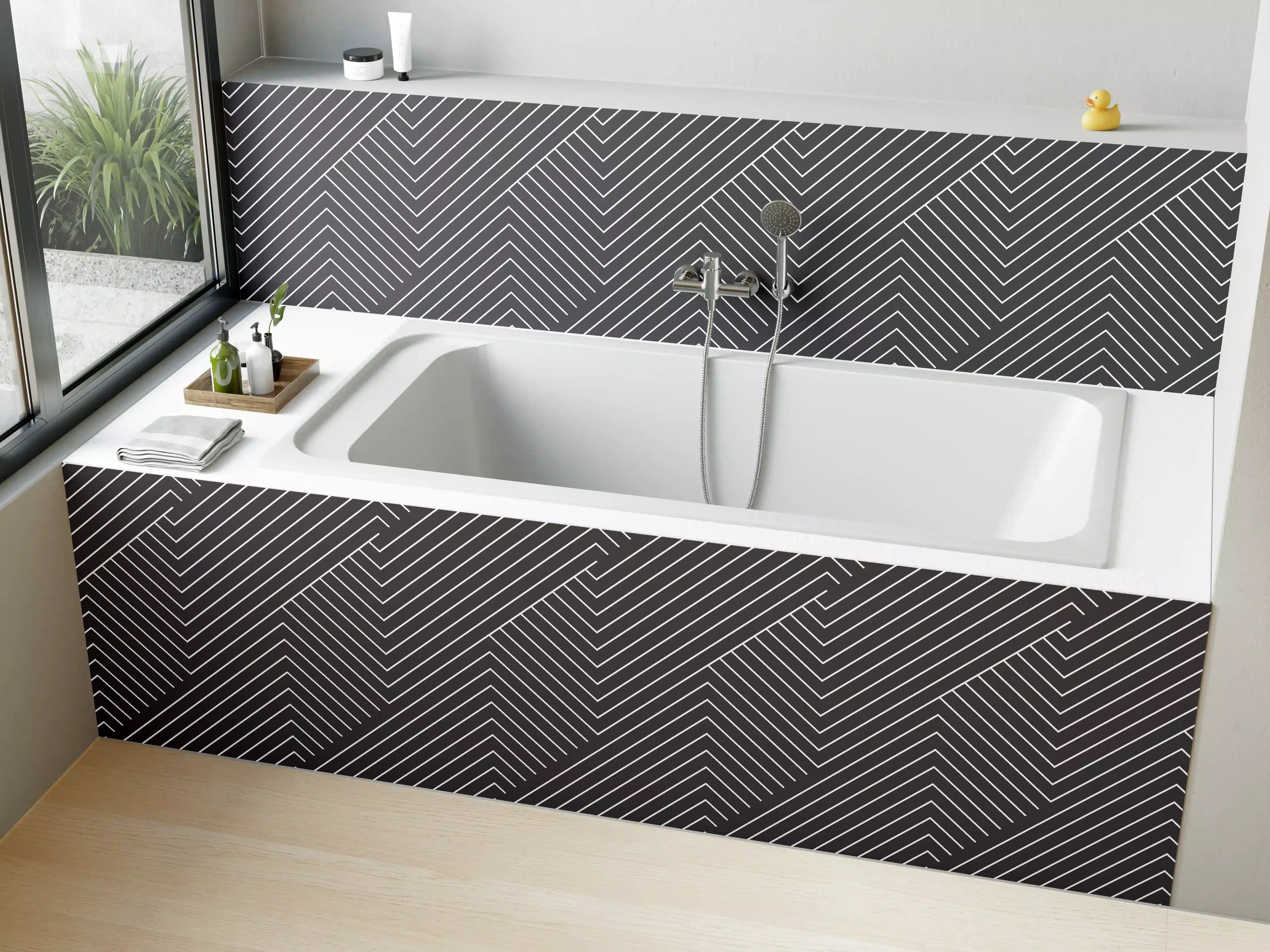 Badewannen-Rückwand - Schwarz-Graue Geometrie in Weiß