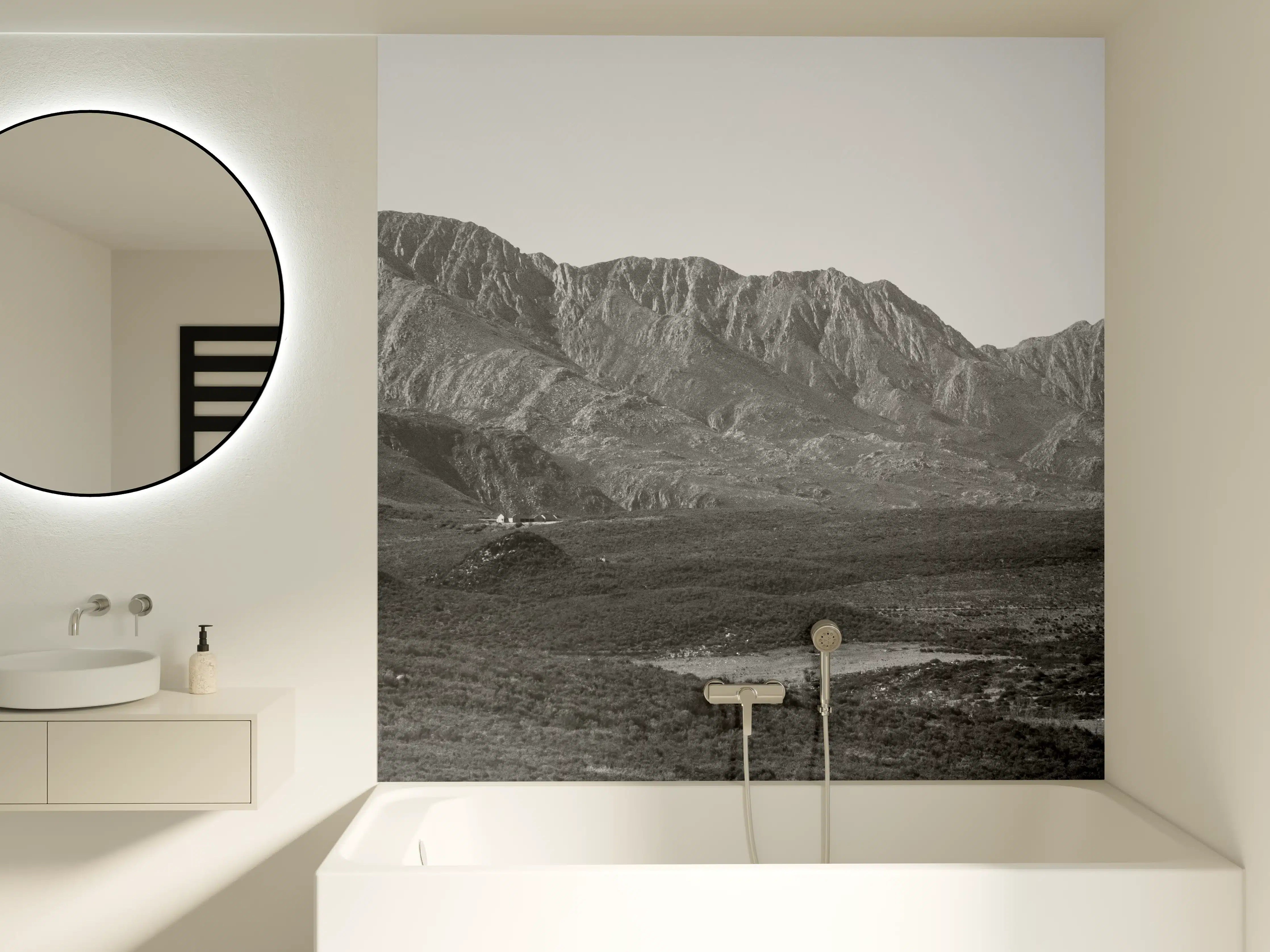 Badewannen-Rückwand - Schwarz-Weiß-Berglandschaft