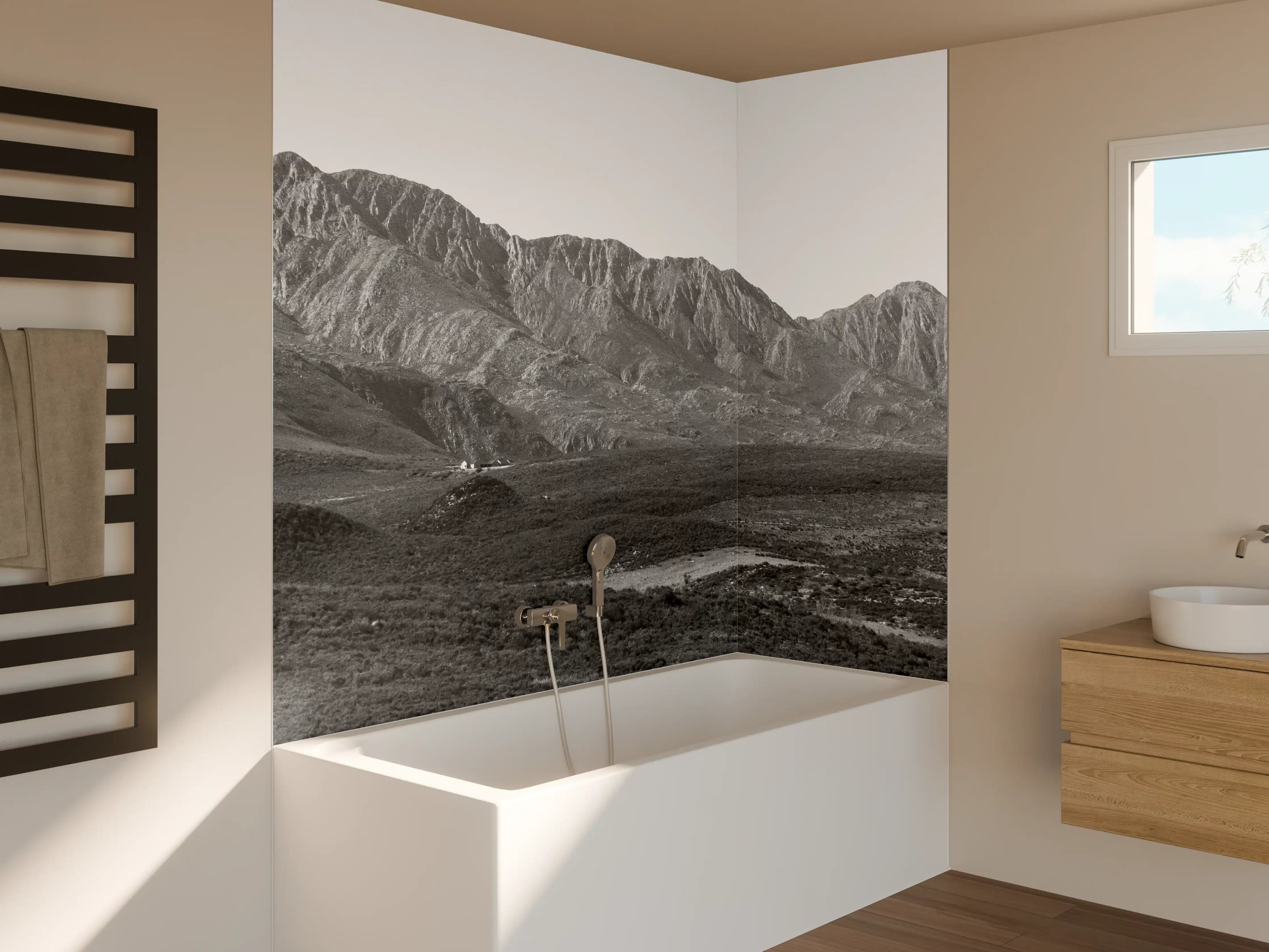 Badewannen-Rückwand - Schwarz-Weiß-Berglandschaft