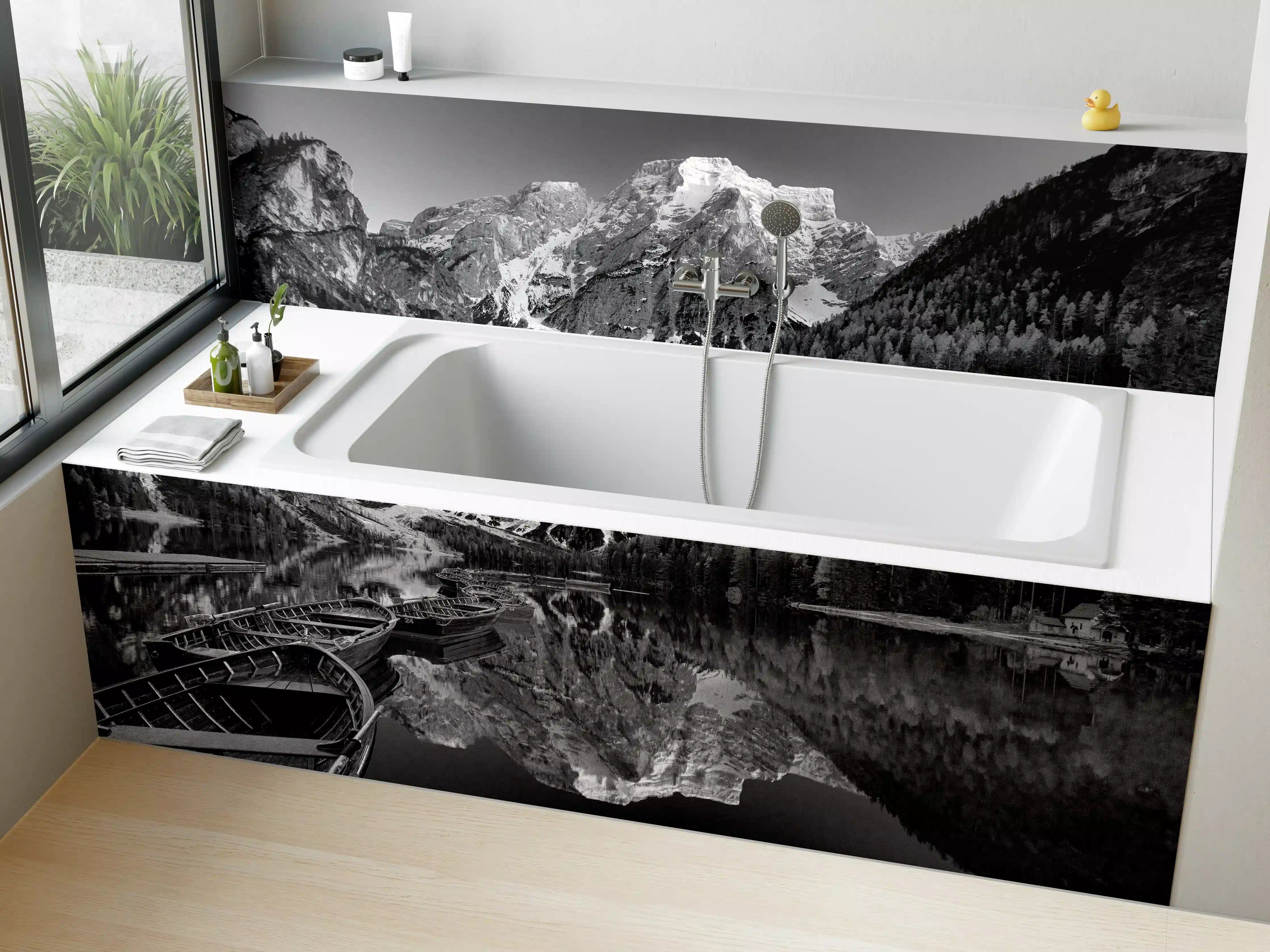 Badewannen-Rückwand - Schwarz-Weiß Bergsee Idylle
