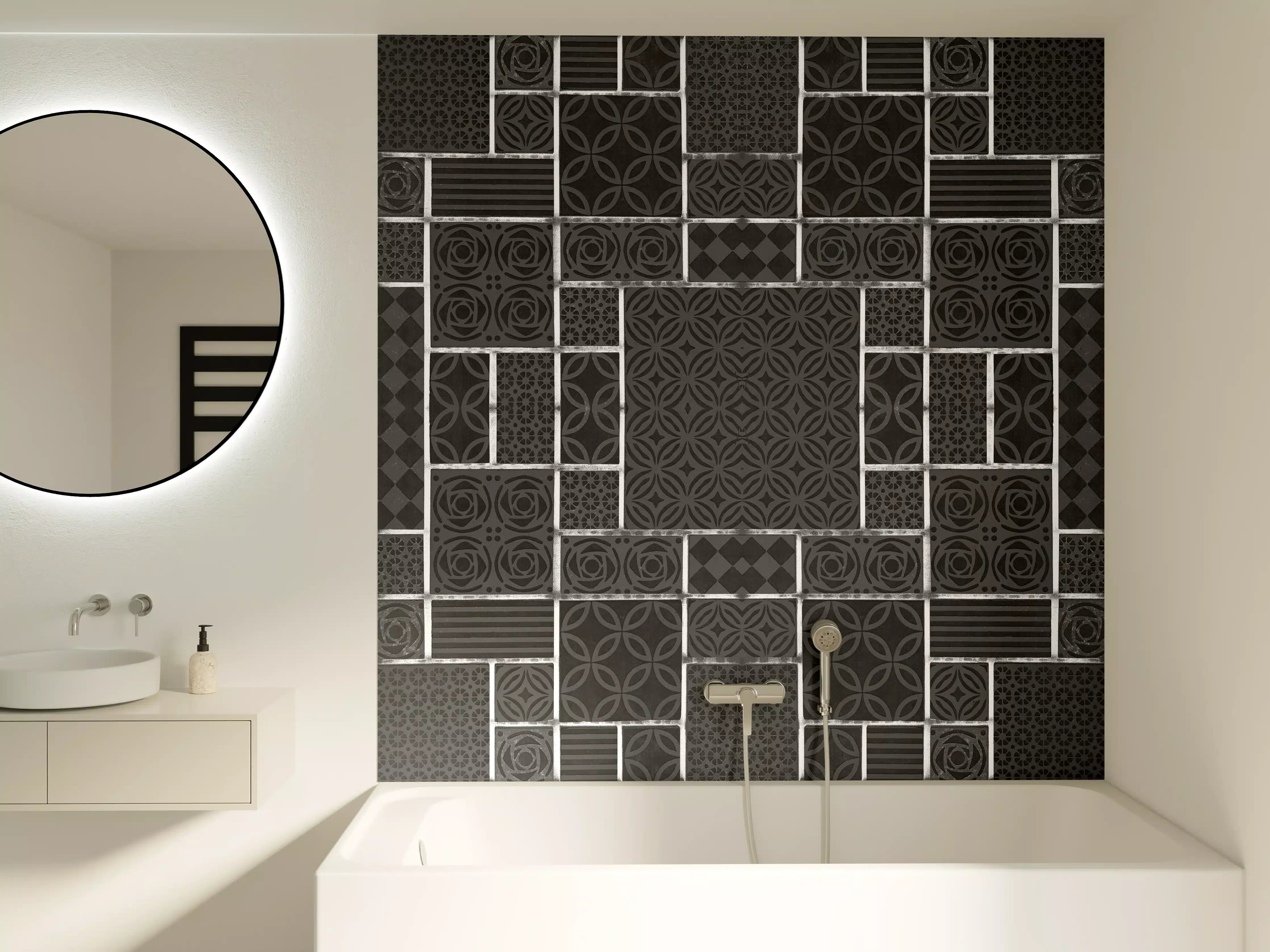 Badewannen-Rückwand - Schwarz geometrische Fliesen