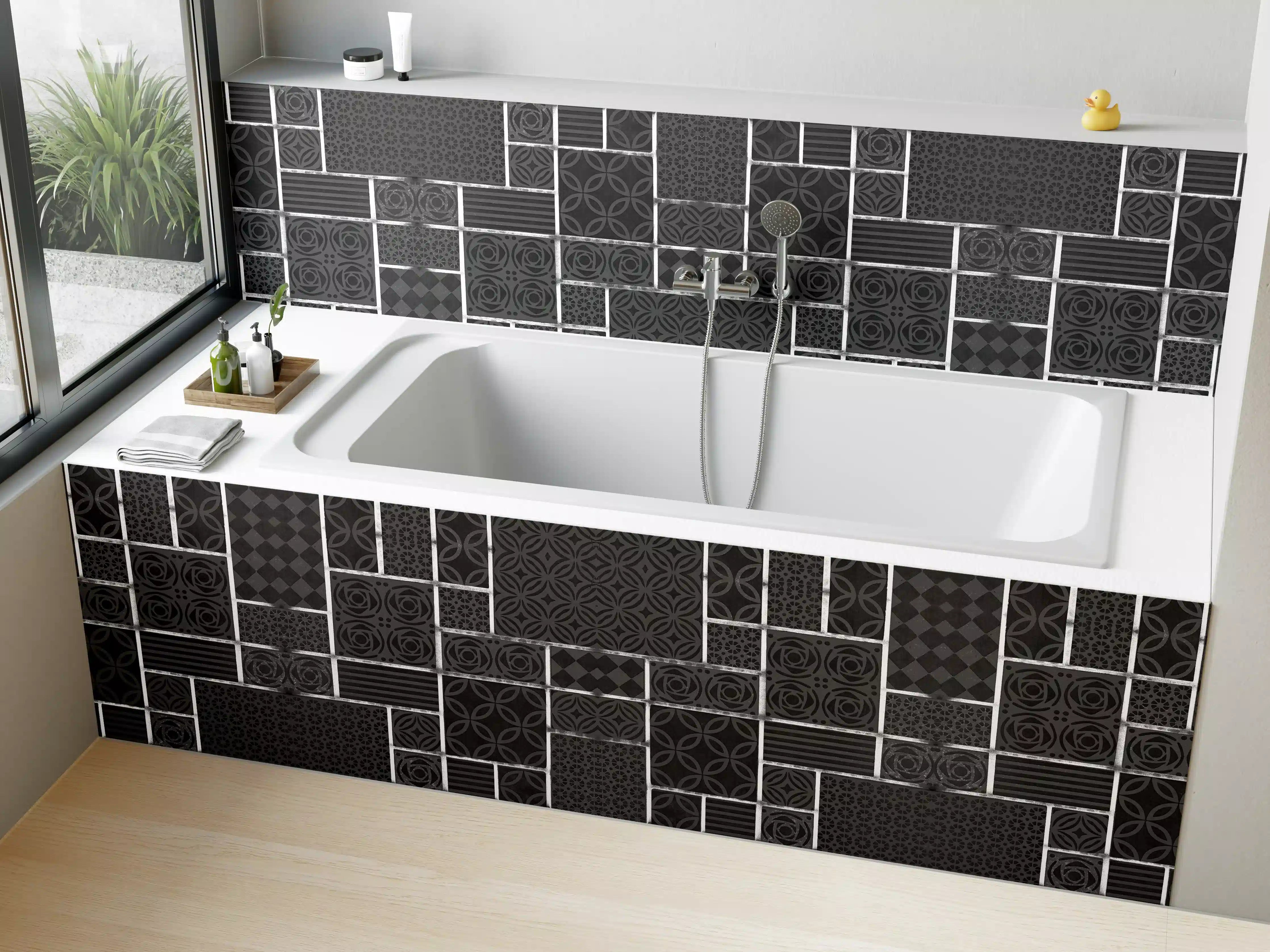 Badewannen-Rückwand - Schwarz geometrische Fliesen