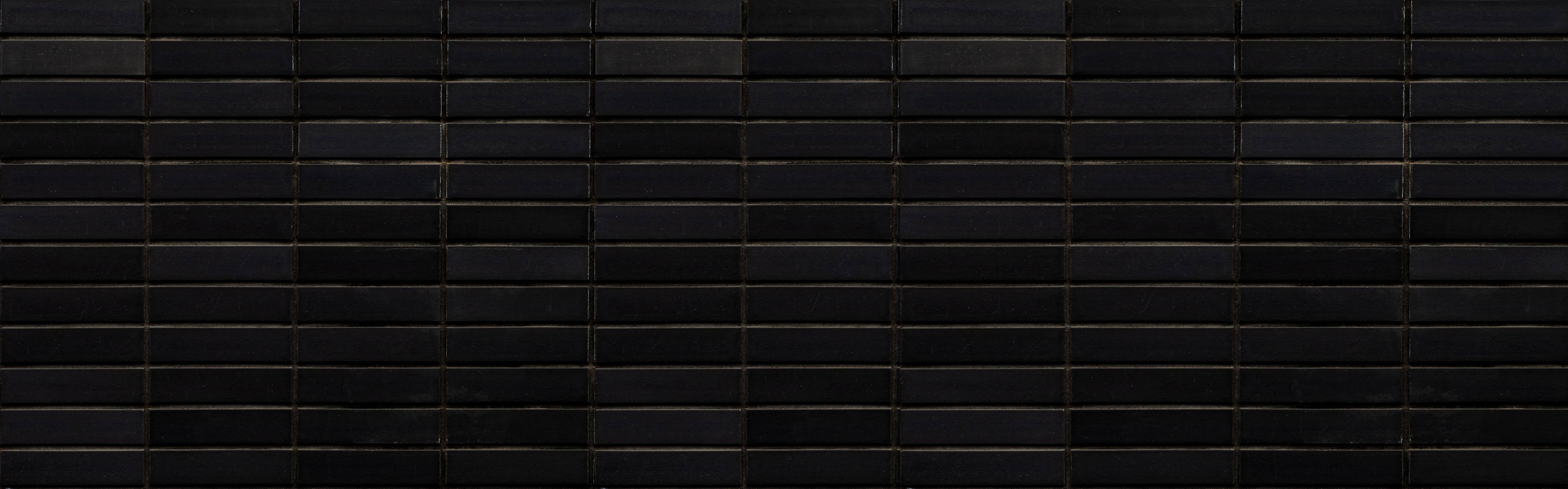Badewannen-Rückwand-Schwarze Backsteinmauer mit goldener Akzent