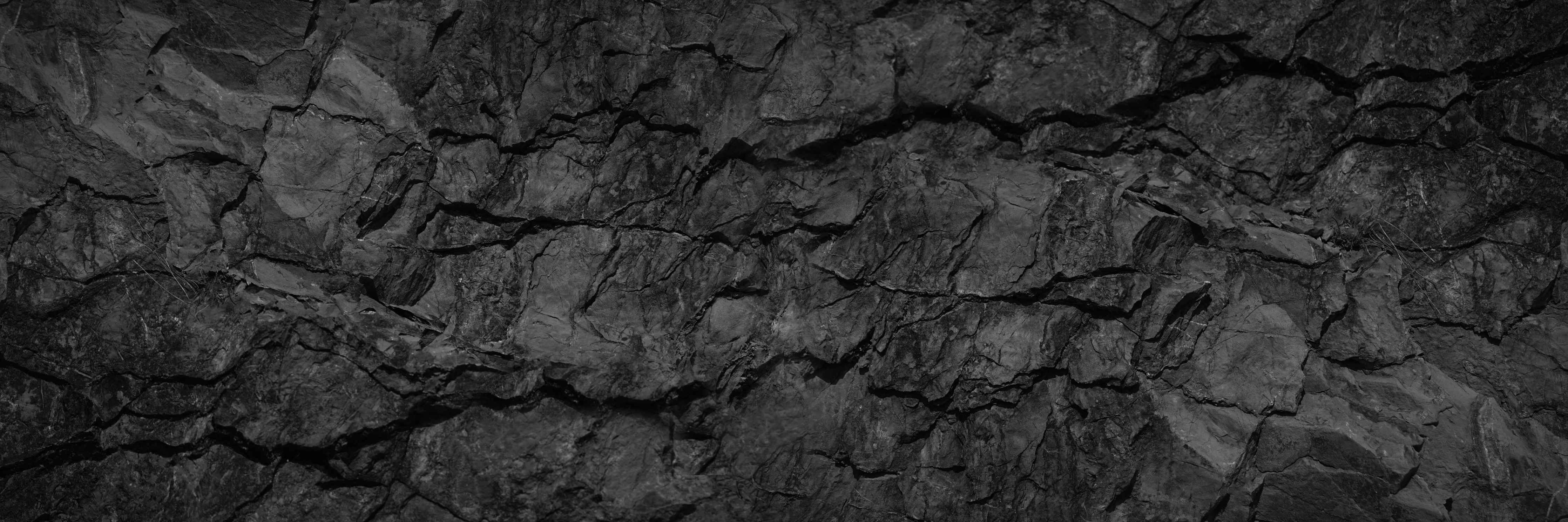 Badewannen-Rückwand-Schwarze Gesteinstextur mit Rissen