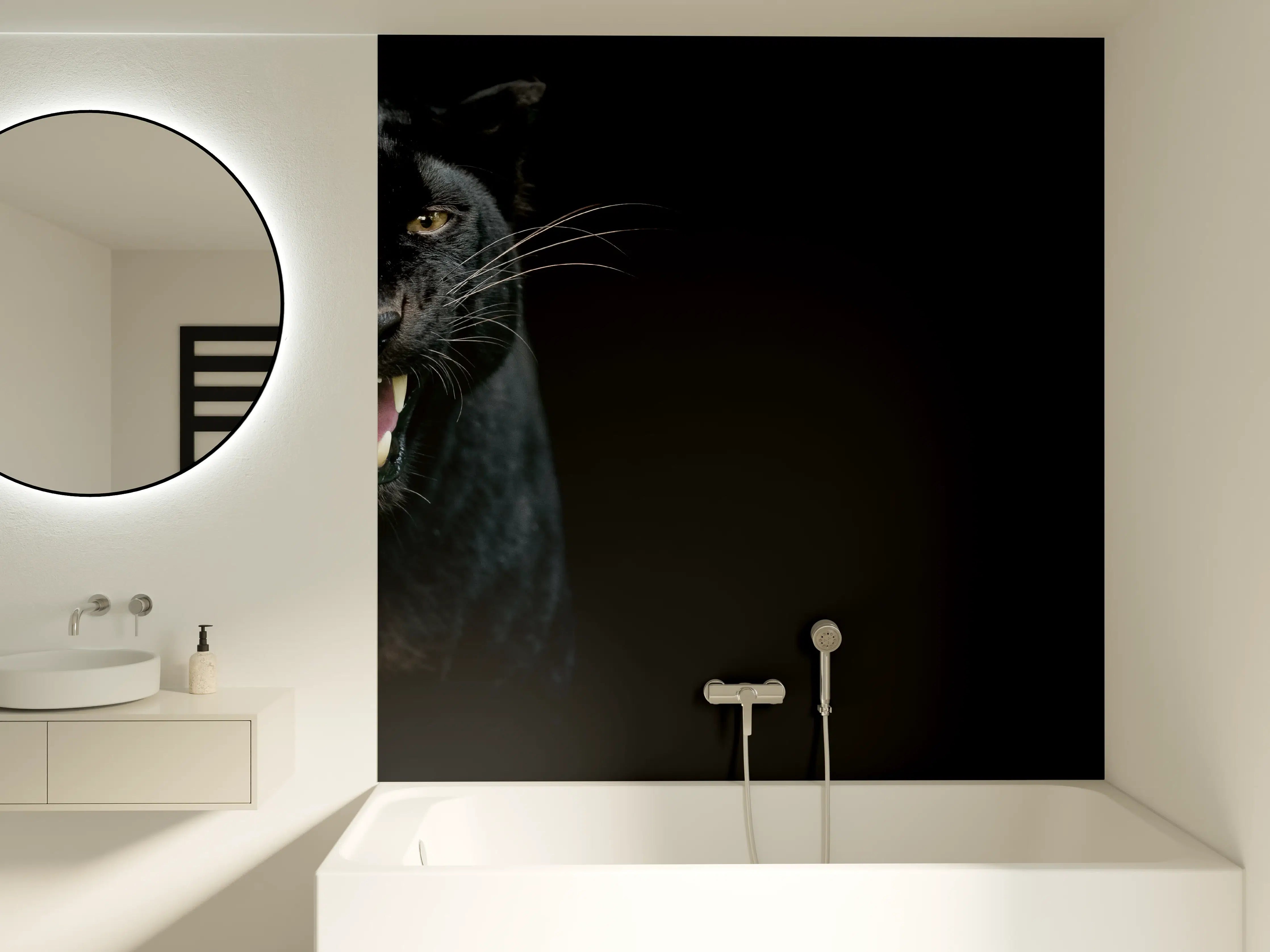 Badewannen-Rückwand - Schwarzer Panther auf schwarzem Hintergrund