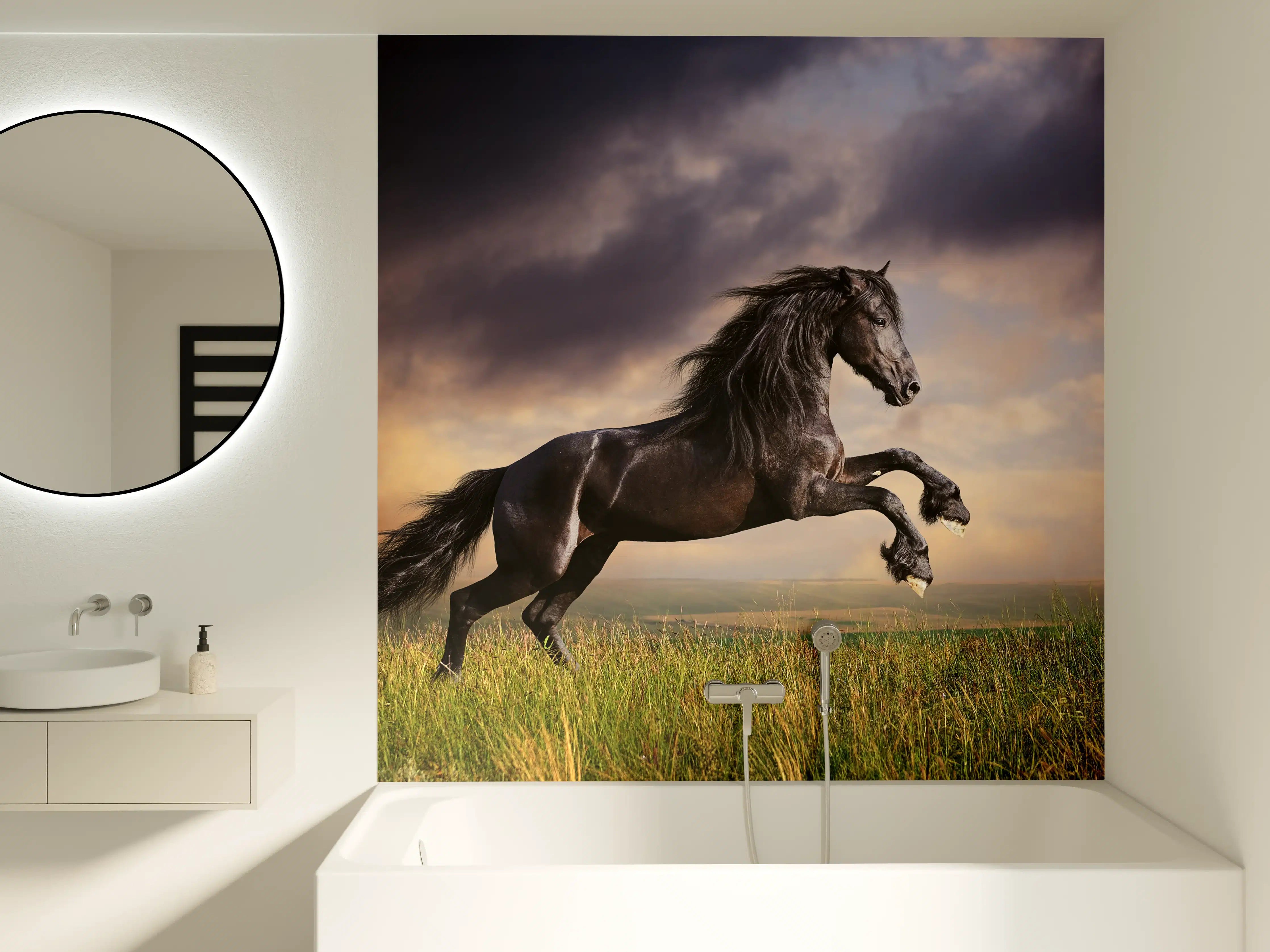 Badewannen-Rückwand - Schwarzes Friesenpferd Galopp
