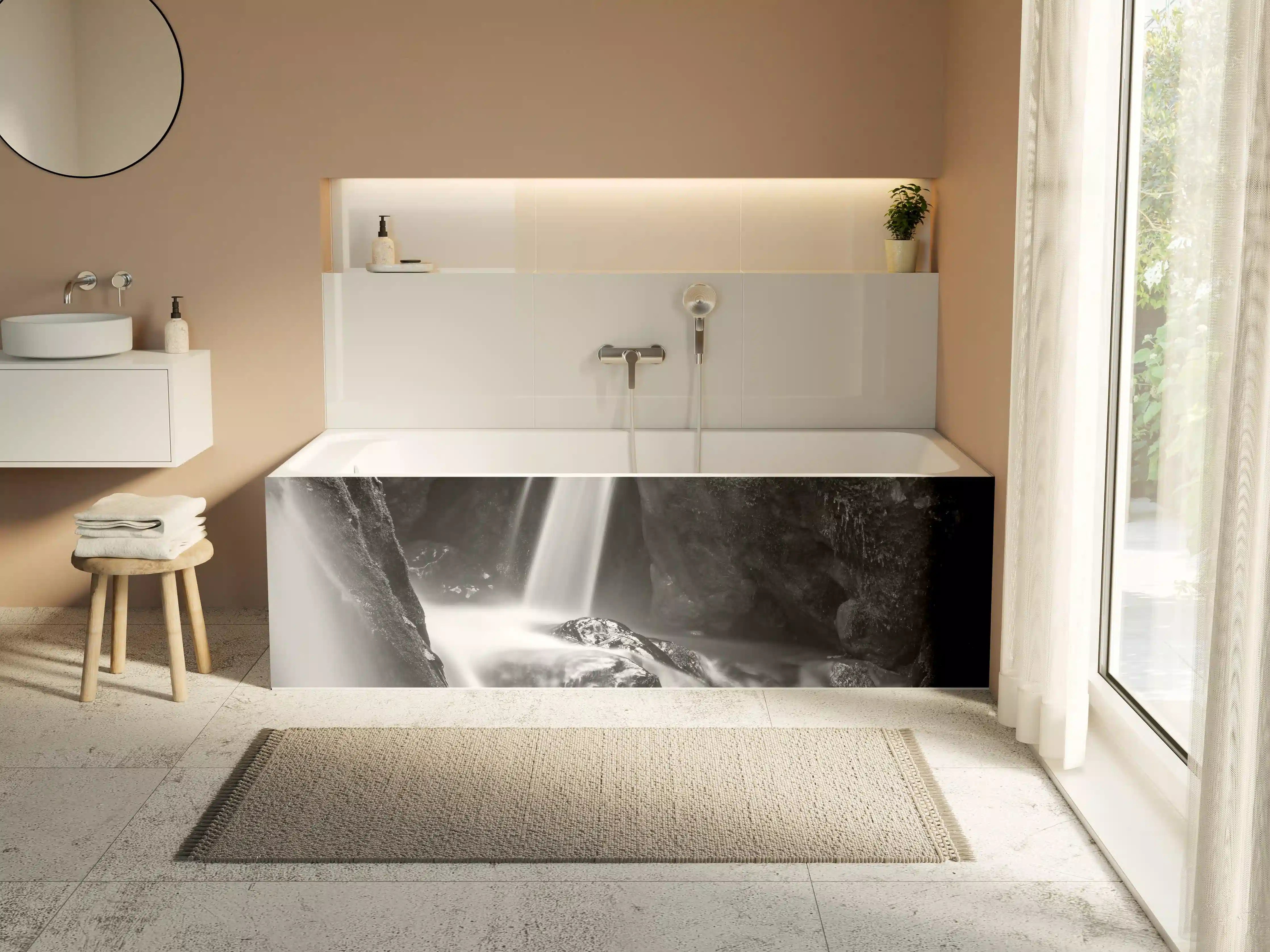 Badewannen-Rückwand - Schwarzweißer Wasserfall