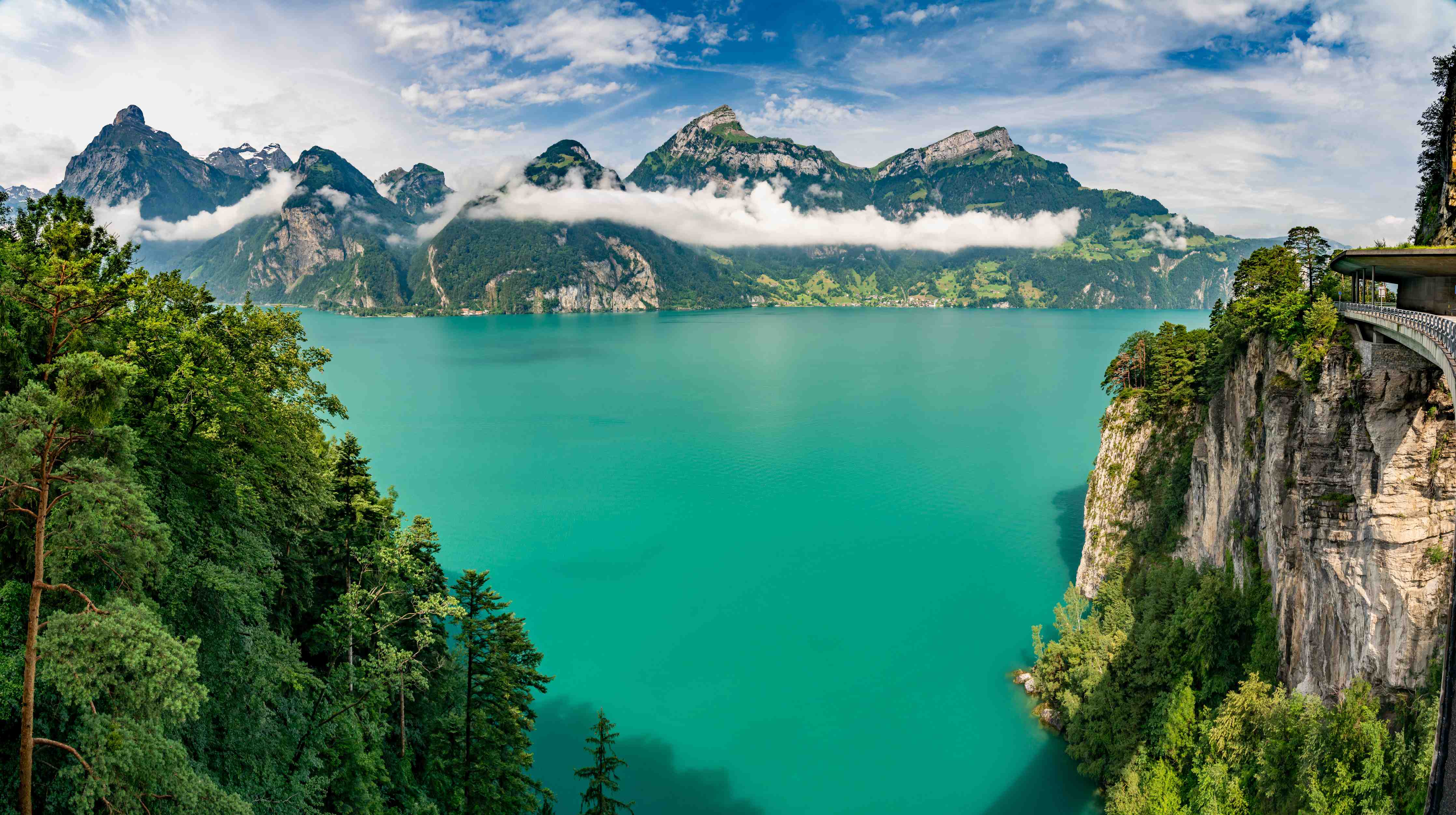 Badewannen-Rückwand-Sommeralpen im Blick- Schweiz