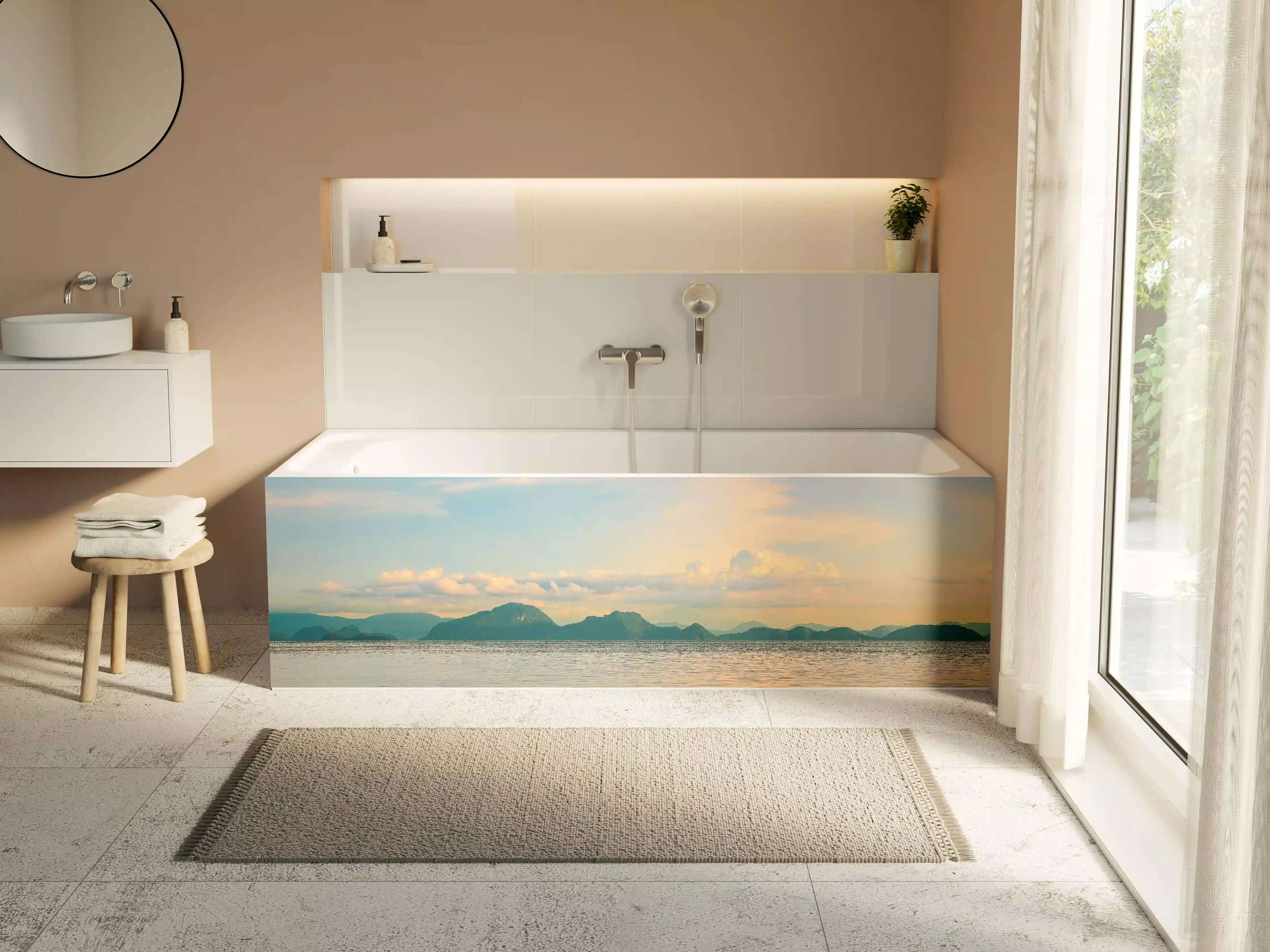 Badewannen-Rückwand - Sonnenuntergang über dem Meer mit Bergen