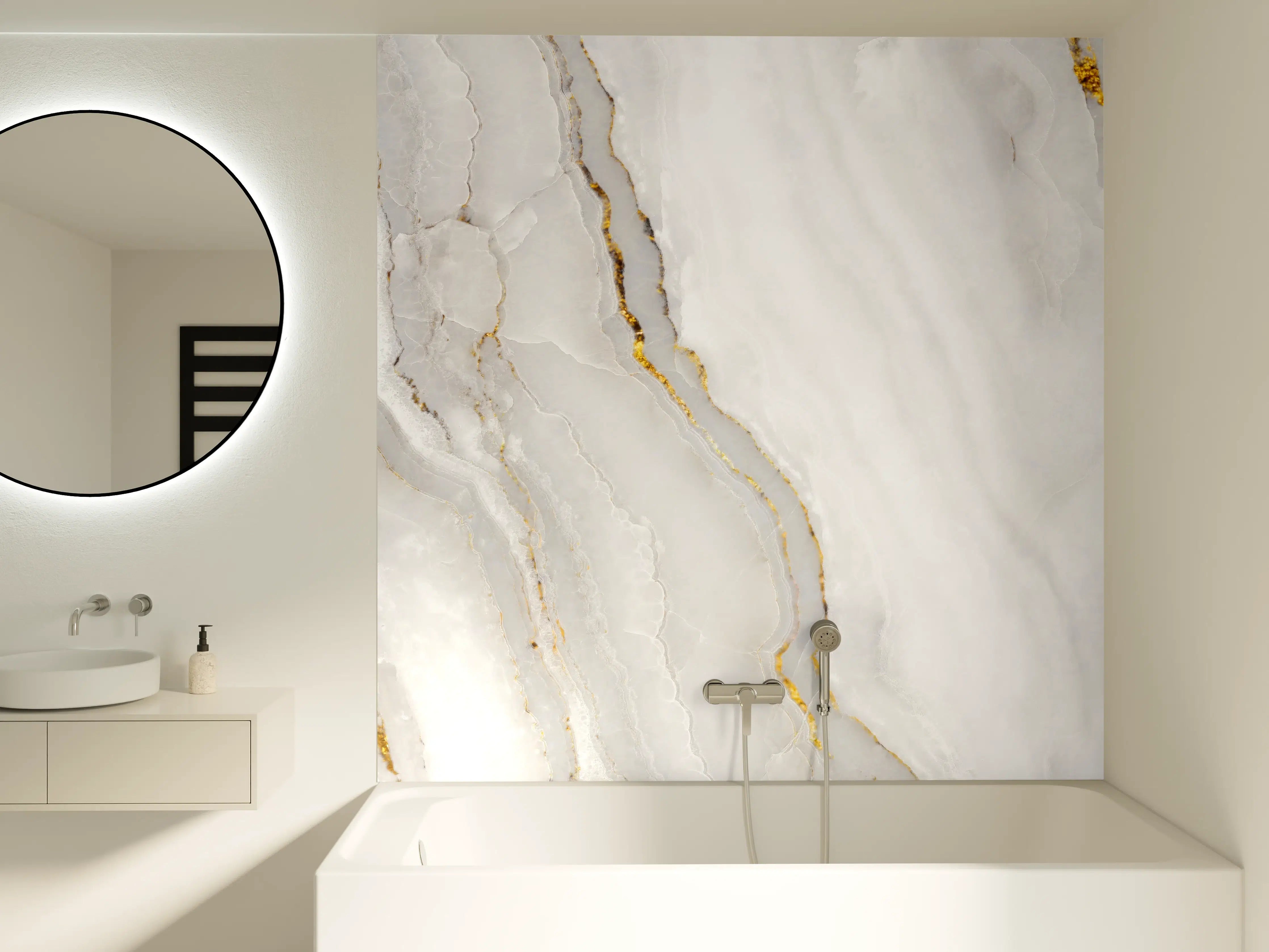 Badewannen-Rückwand - Statuario Marmor mit goldenen Akzenten