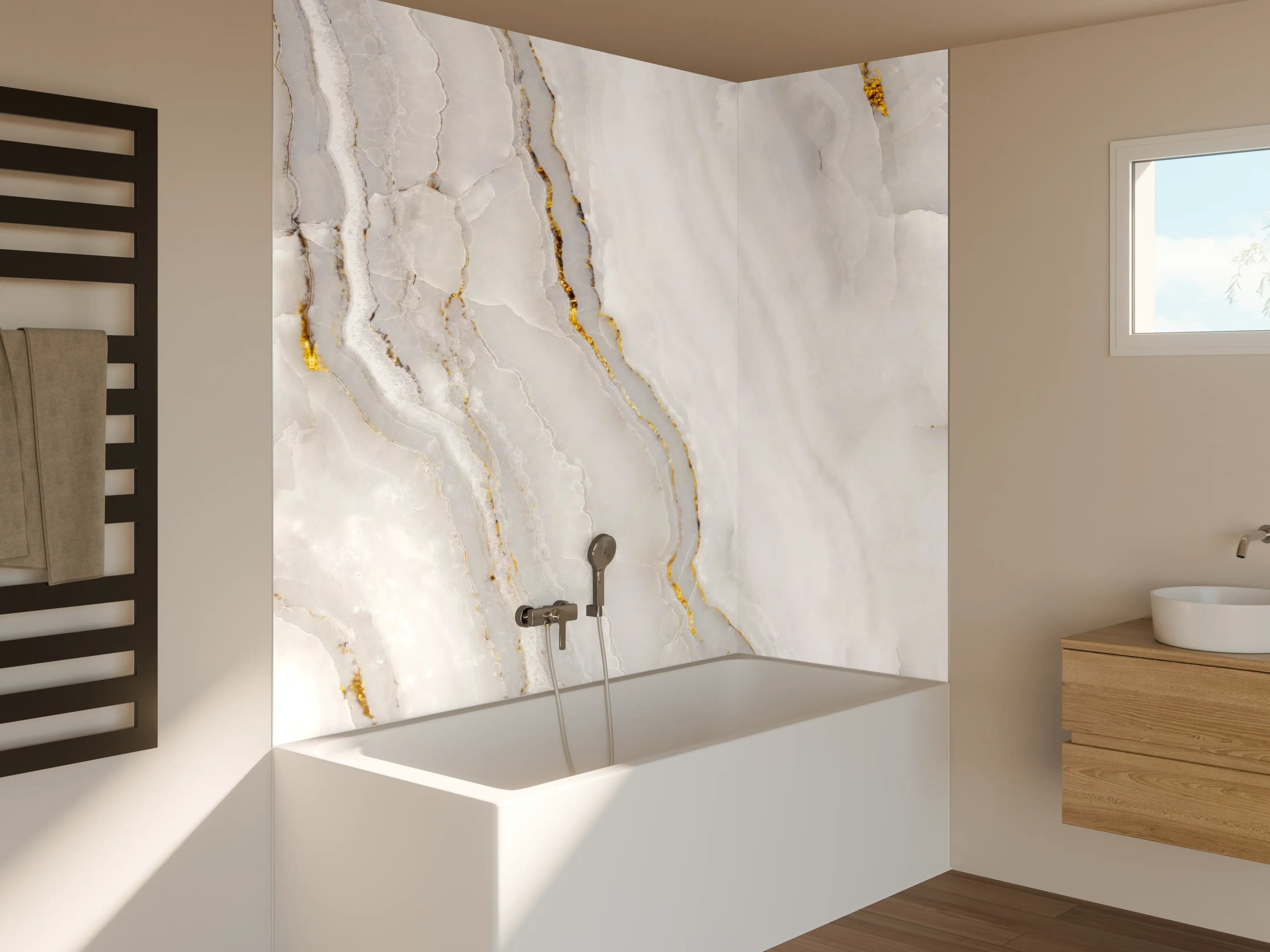 Badewannen-Rückwand - Statuario Marmor mit goldenen Akzenten