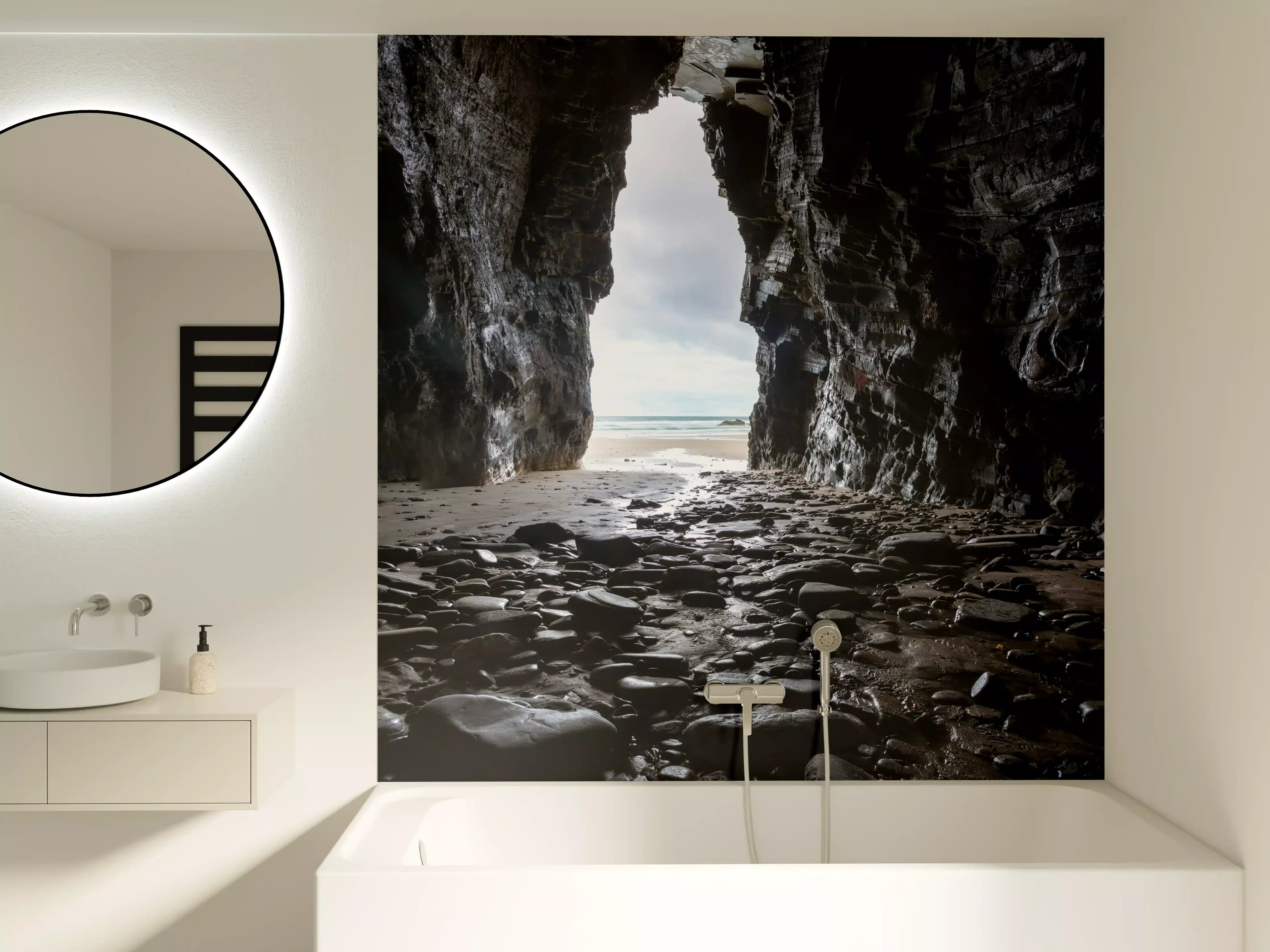Badewannen-Rückwand - Strandhöhle in Nordspanien