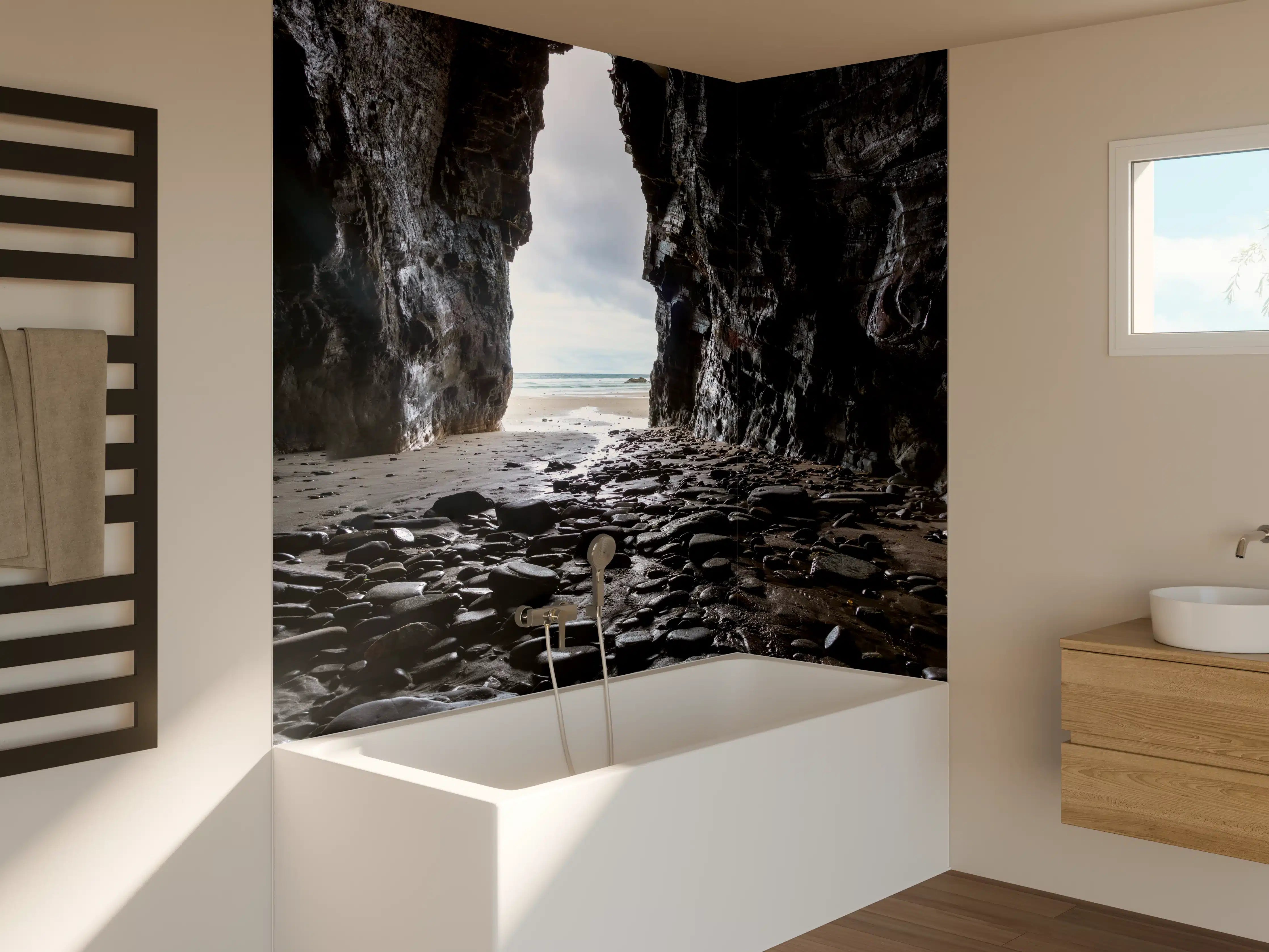 Badewannen-Rückwand - Strandhöhle in Nordspanien