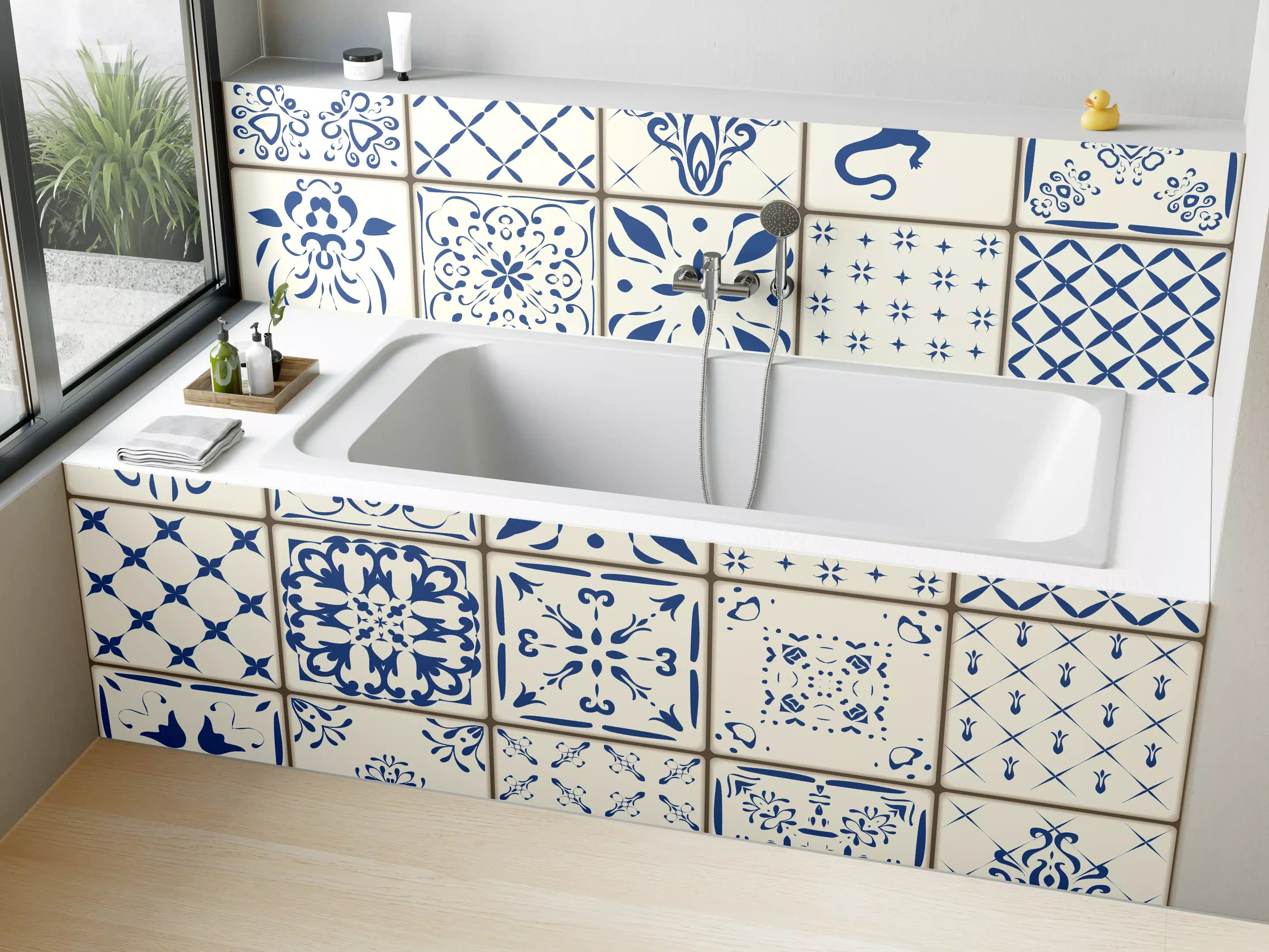 Badewannen-Rückwand - Traditionelle Blau-Weiß Fliesenmuster