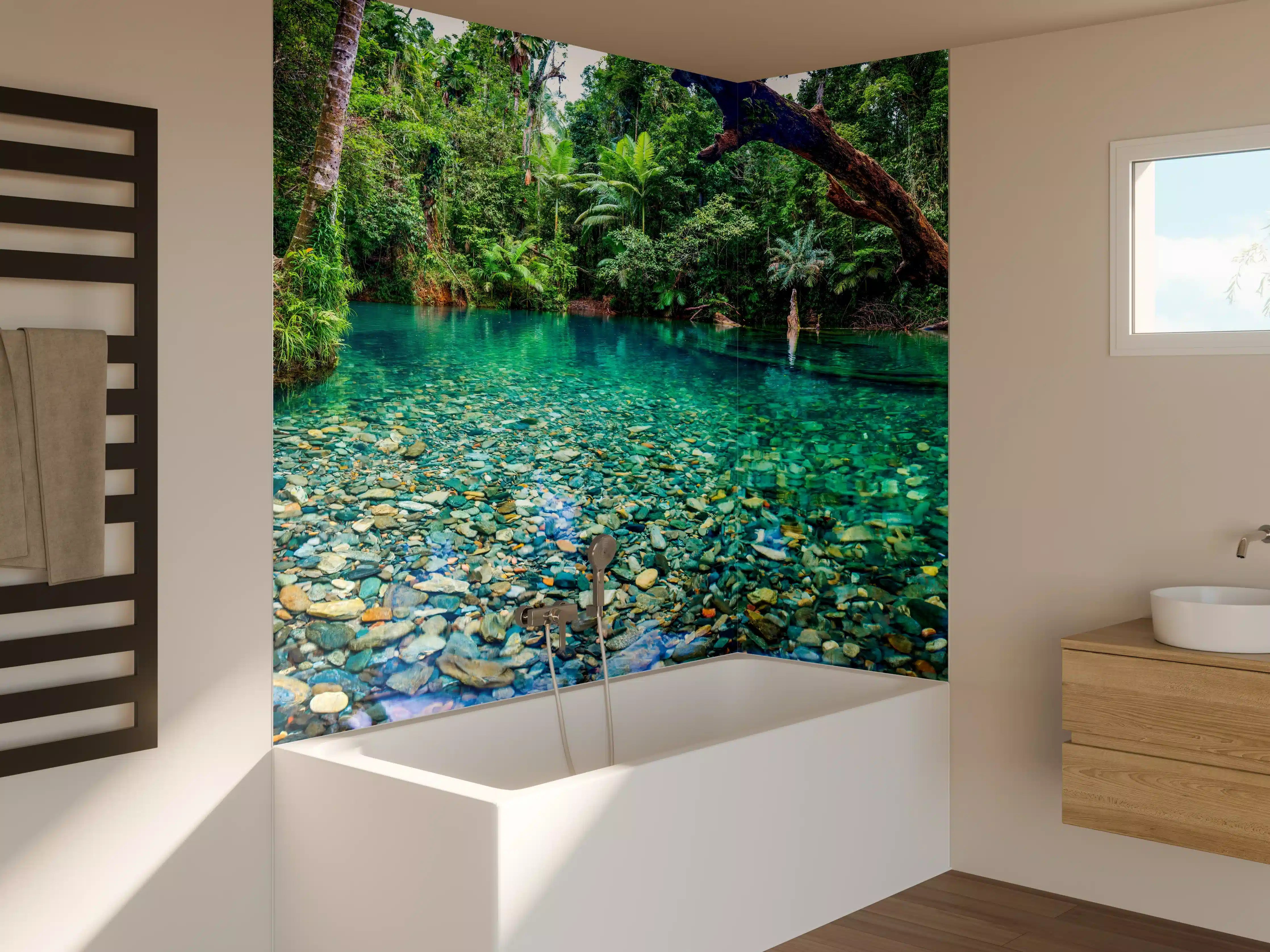 Badewannen-Rückwand - Tropischer Bach mit klarem Wasser