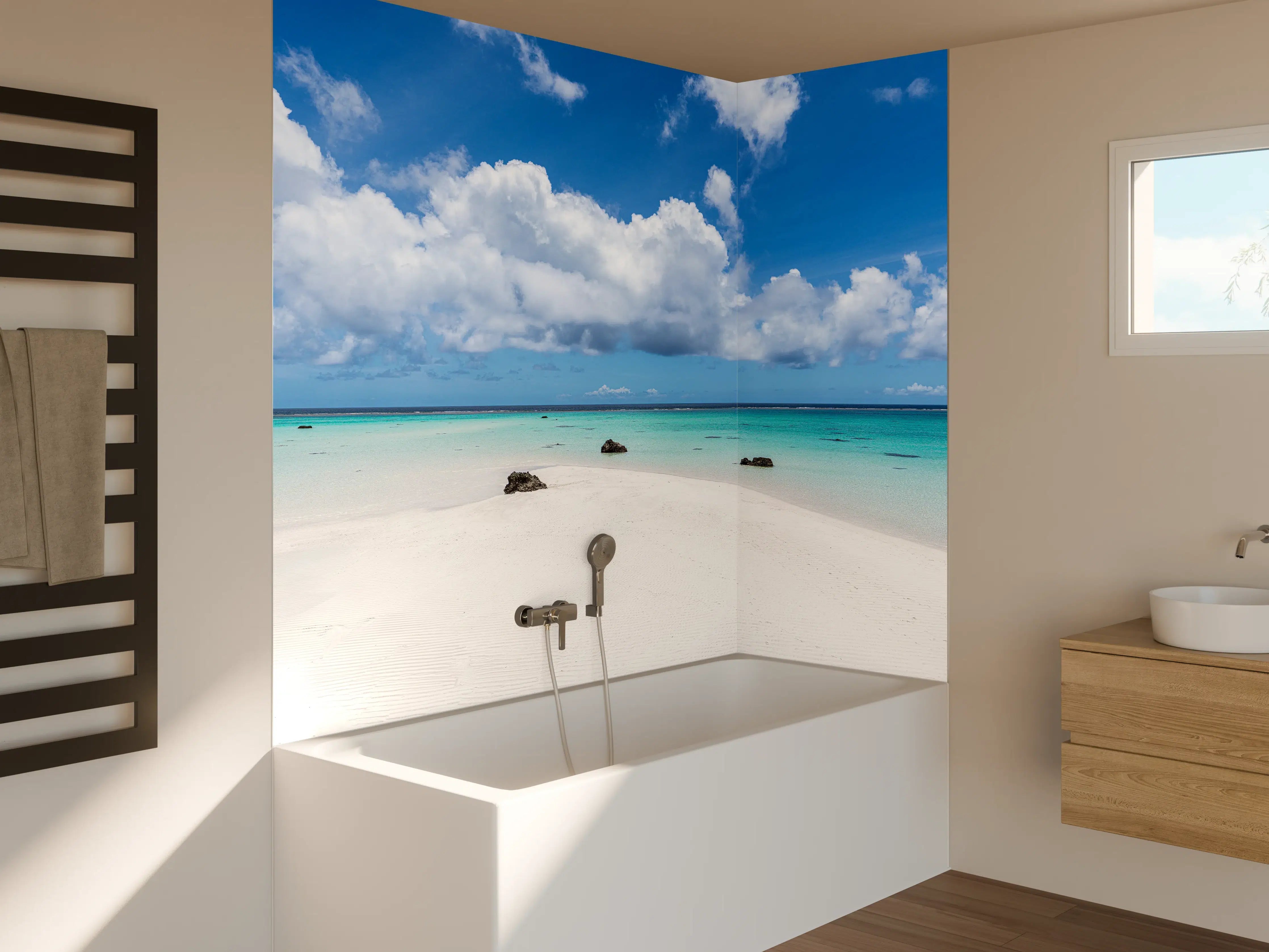 Badewannen-Rückwand - Tropischer Strand mit klarem Wasser