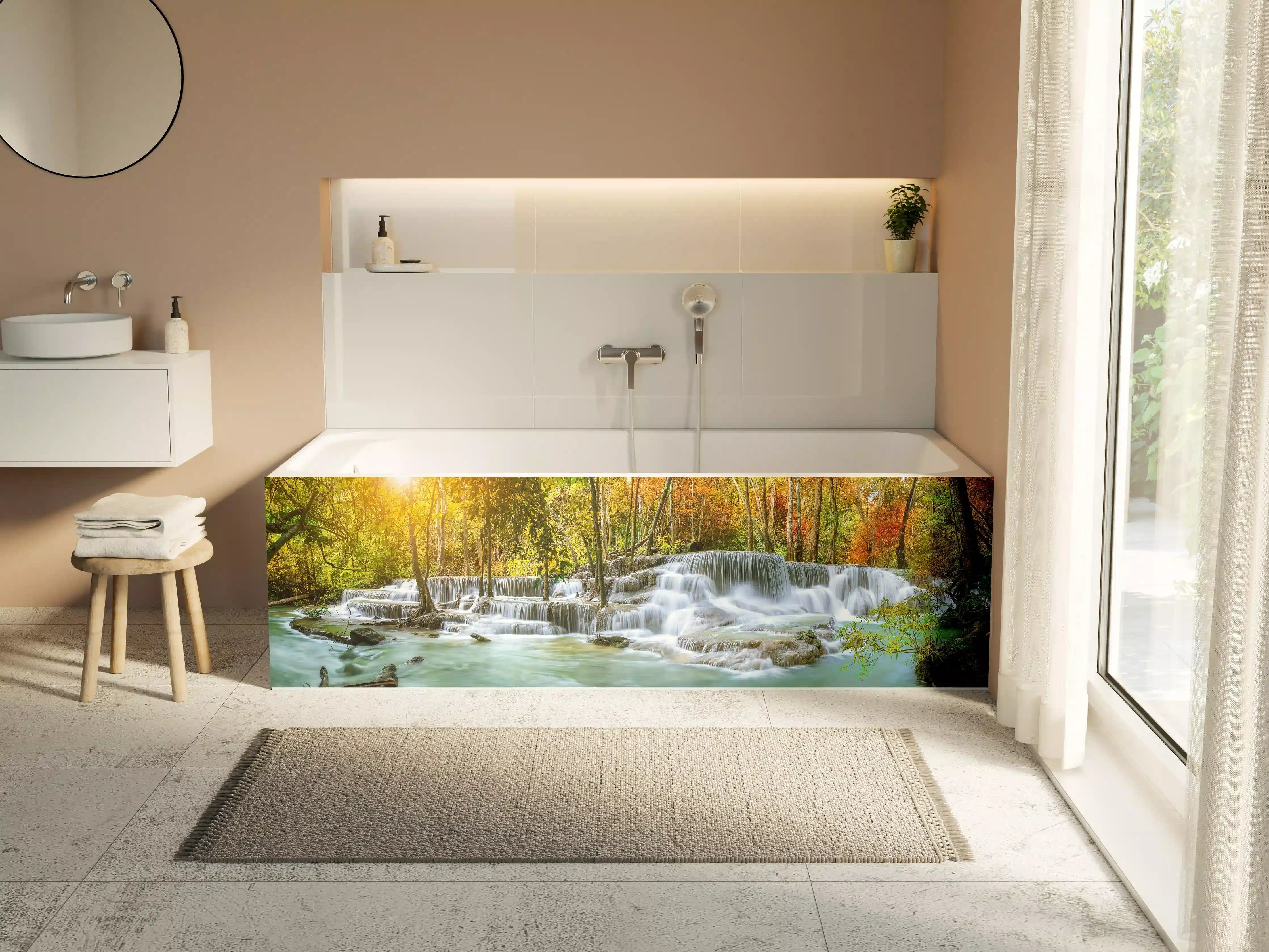Badewannen-Rückwand - Türkis-Grüner Wasserfall im Herbst