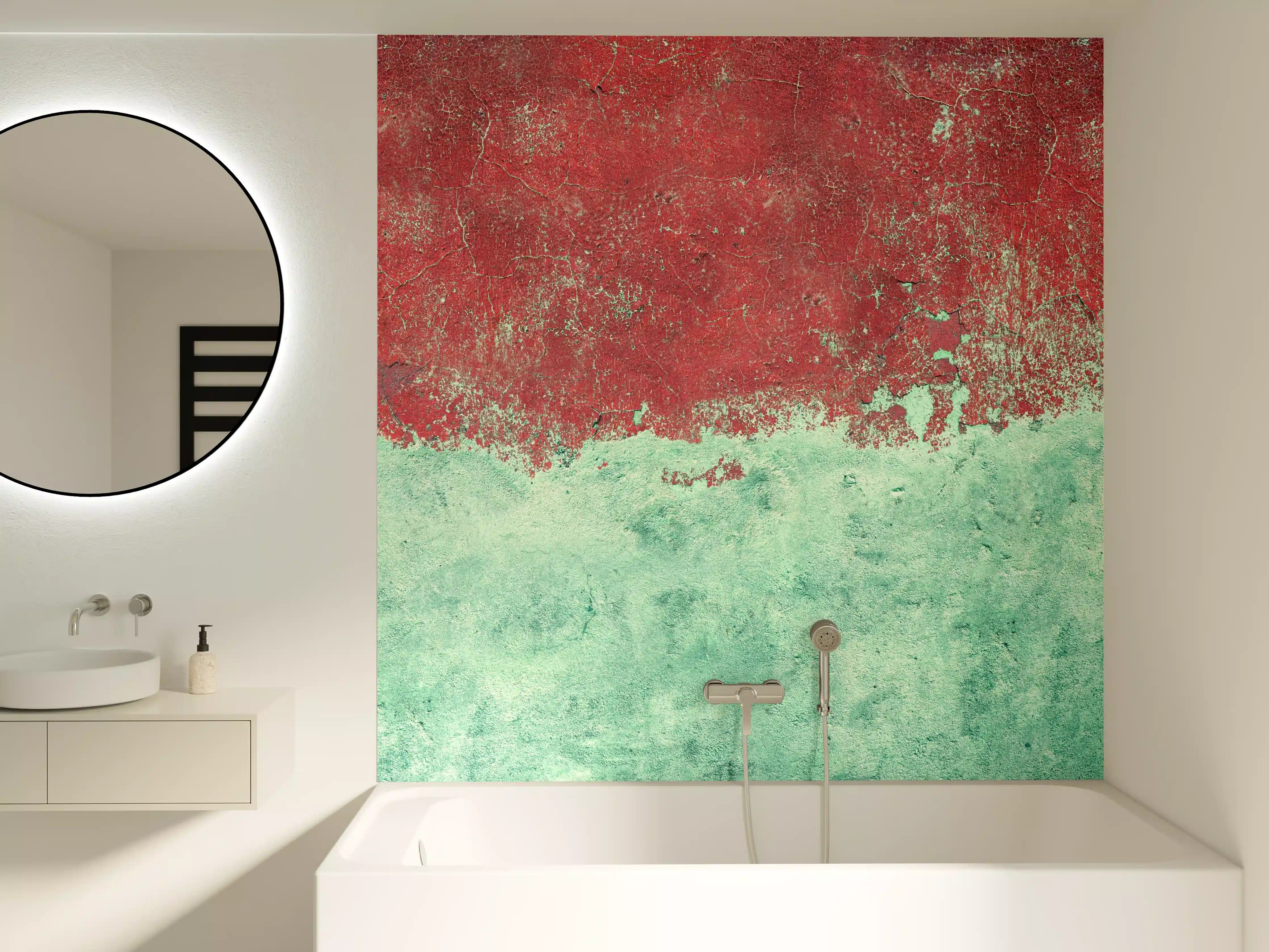 Badewannen-Rückwand - Türkis-rote Wand im Grunge-Stil