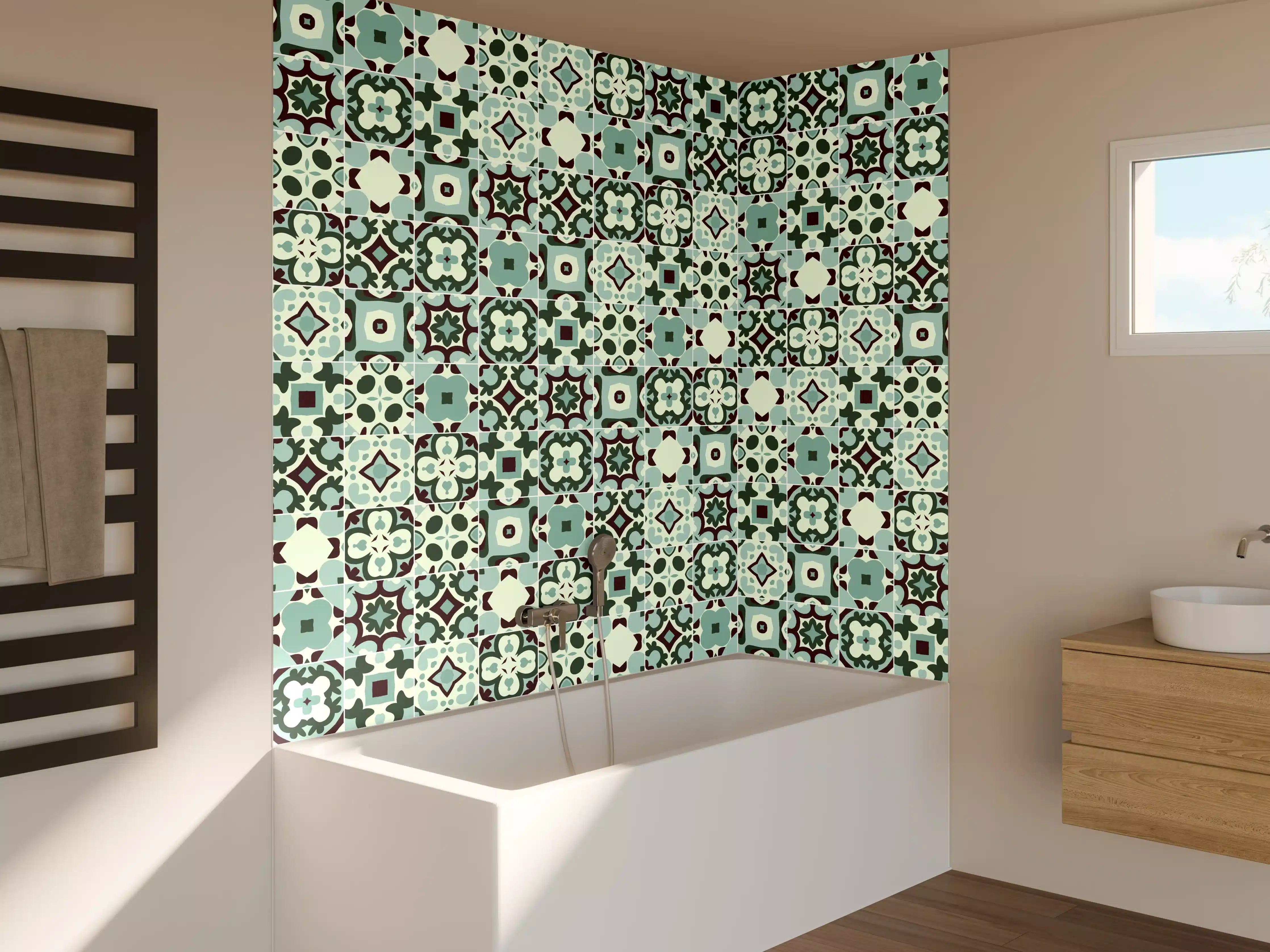 Badewannen-Rückwand - Türkisfarbene Mosaikfliesen mit geometrischem Muster