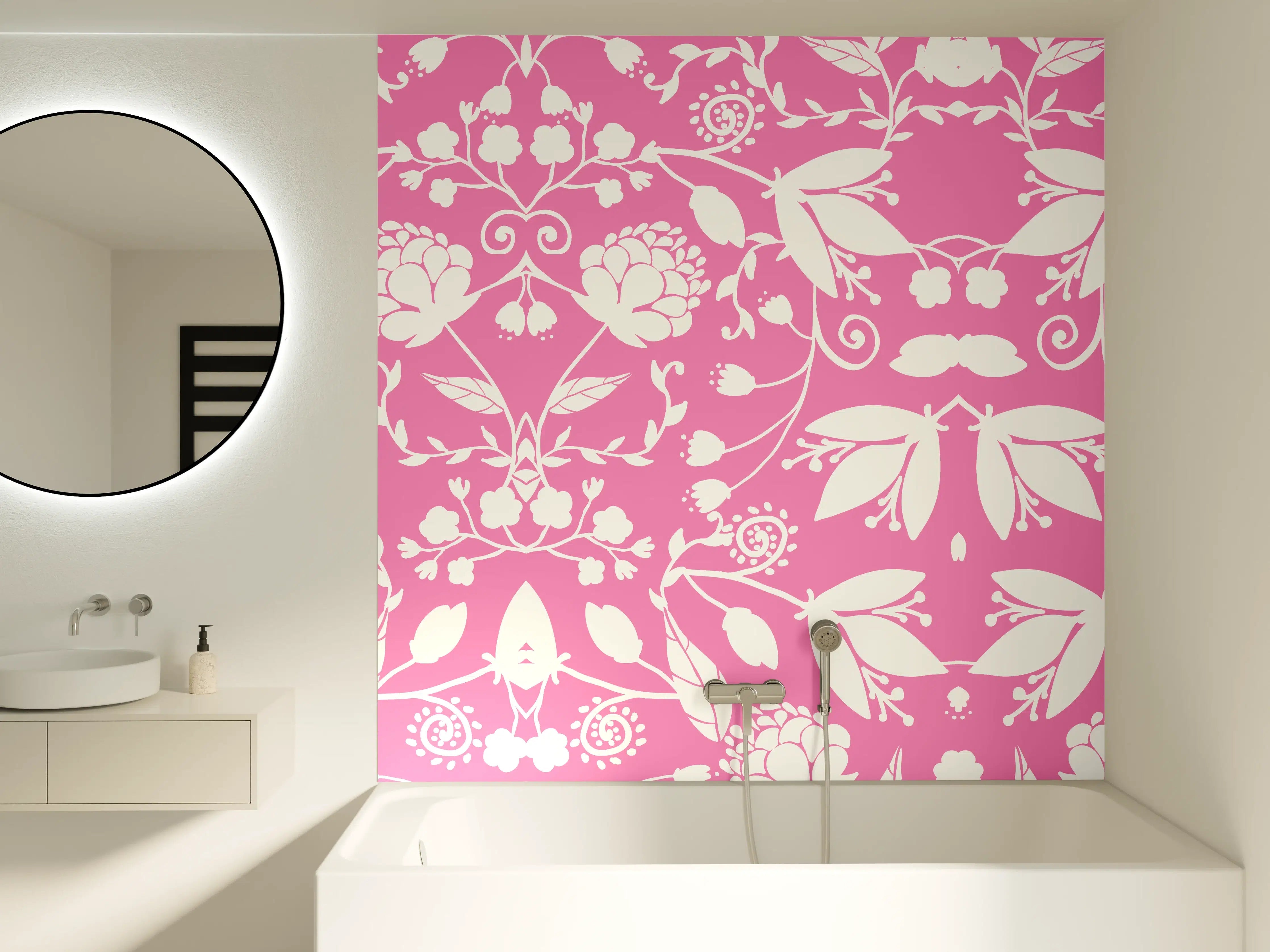 Badewannen-Rückwand - Verspieltes rosa Blumenmuster mit weißer Illustration