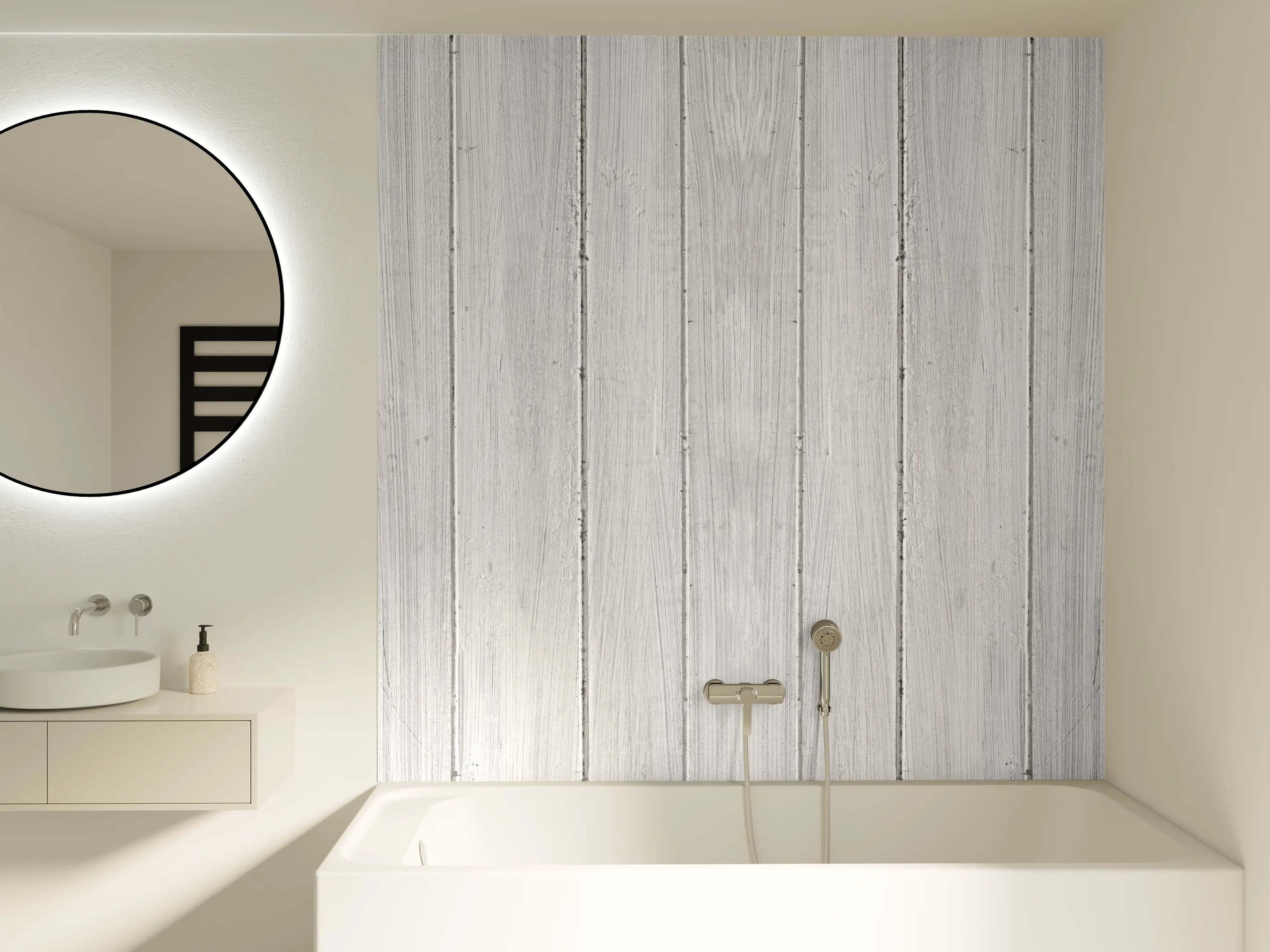 Badewannen-Rückwand - Vertikaler Hintergrund aus weißem Holz