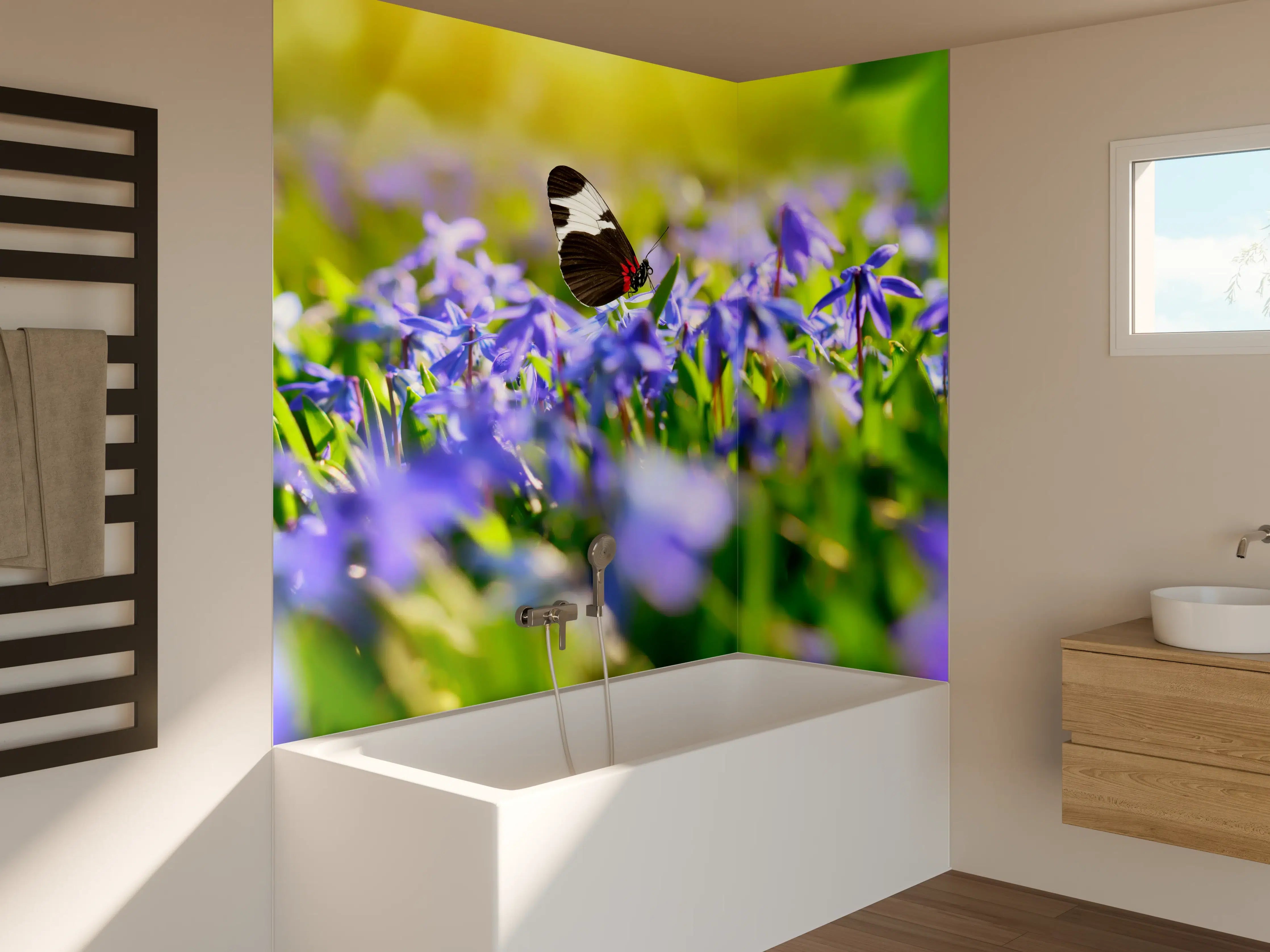 Badewannen-Rückwand - Violette Blumenwiese mit Schmetterlingen