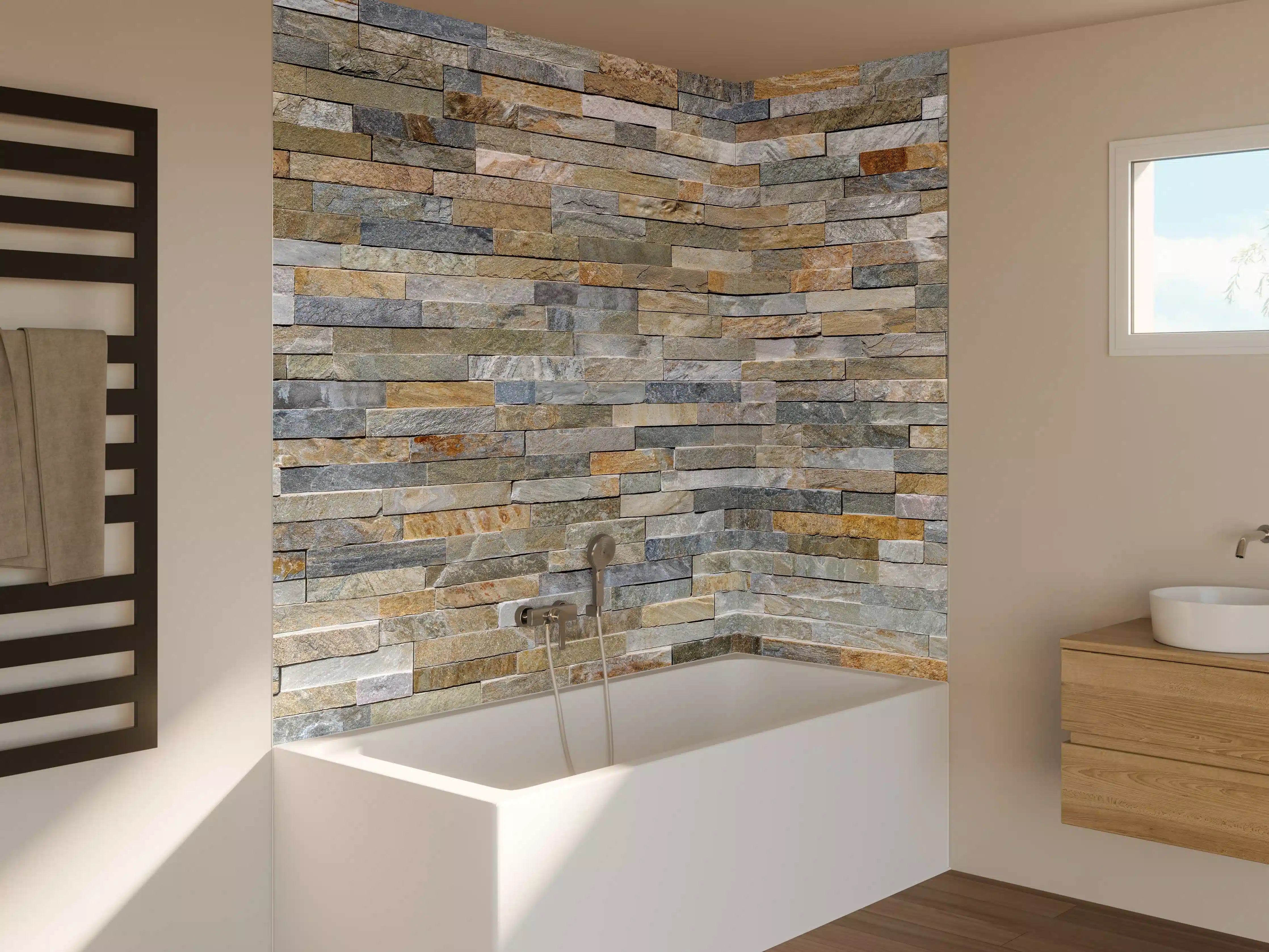 Badewannen-Rückwand - Wand aus farbigen Verblendsteinen
