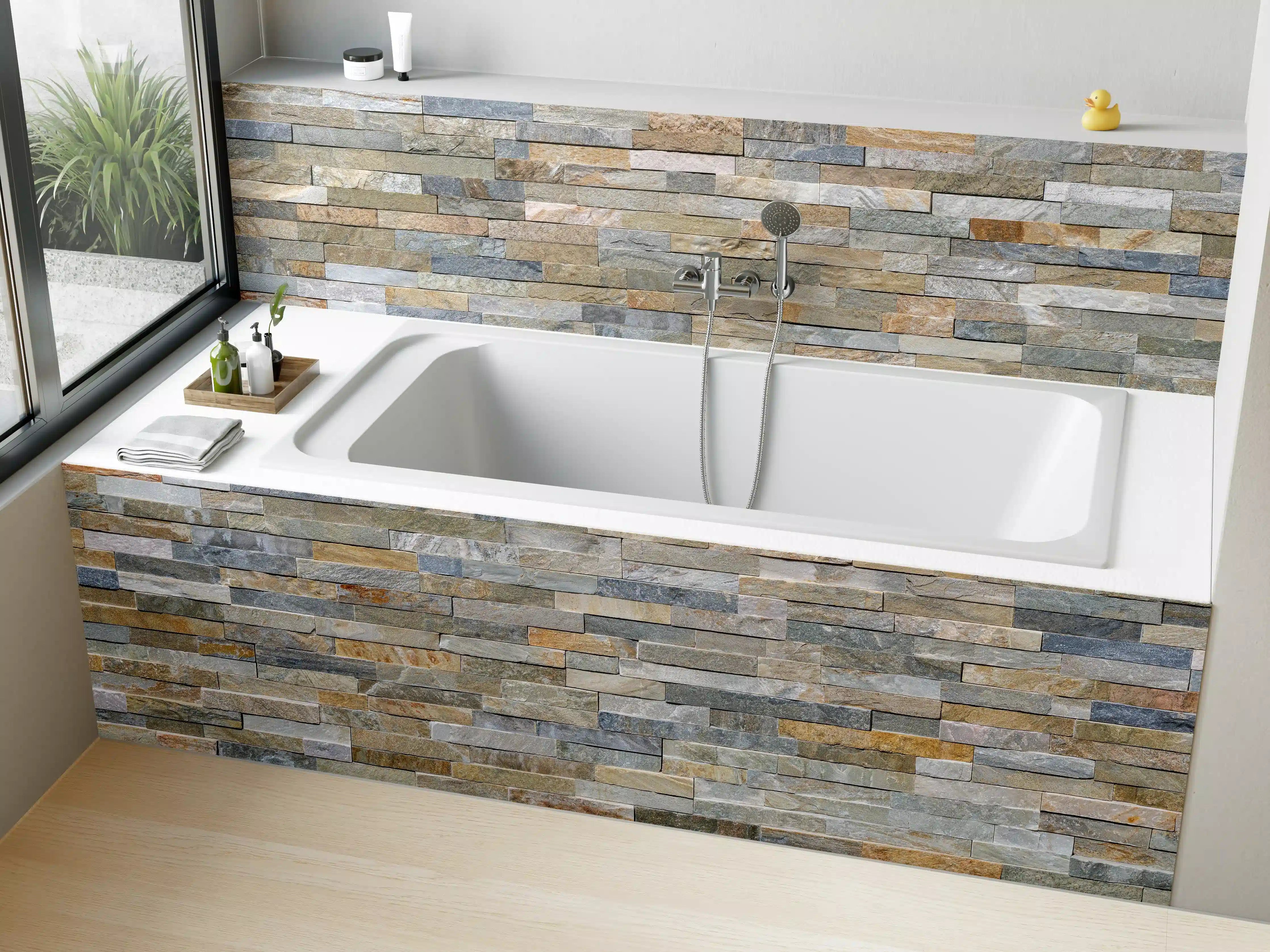 Badewannen-Rückwand - Wand aus farbigen Verblendsteinen