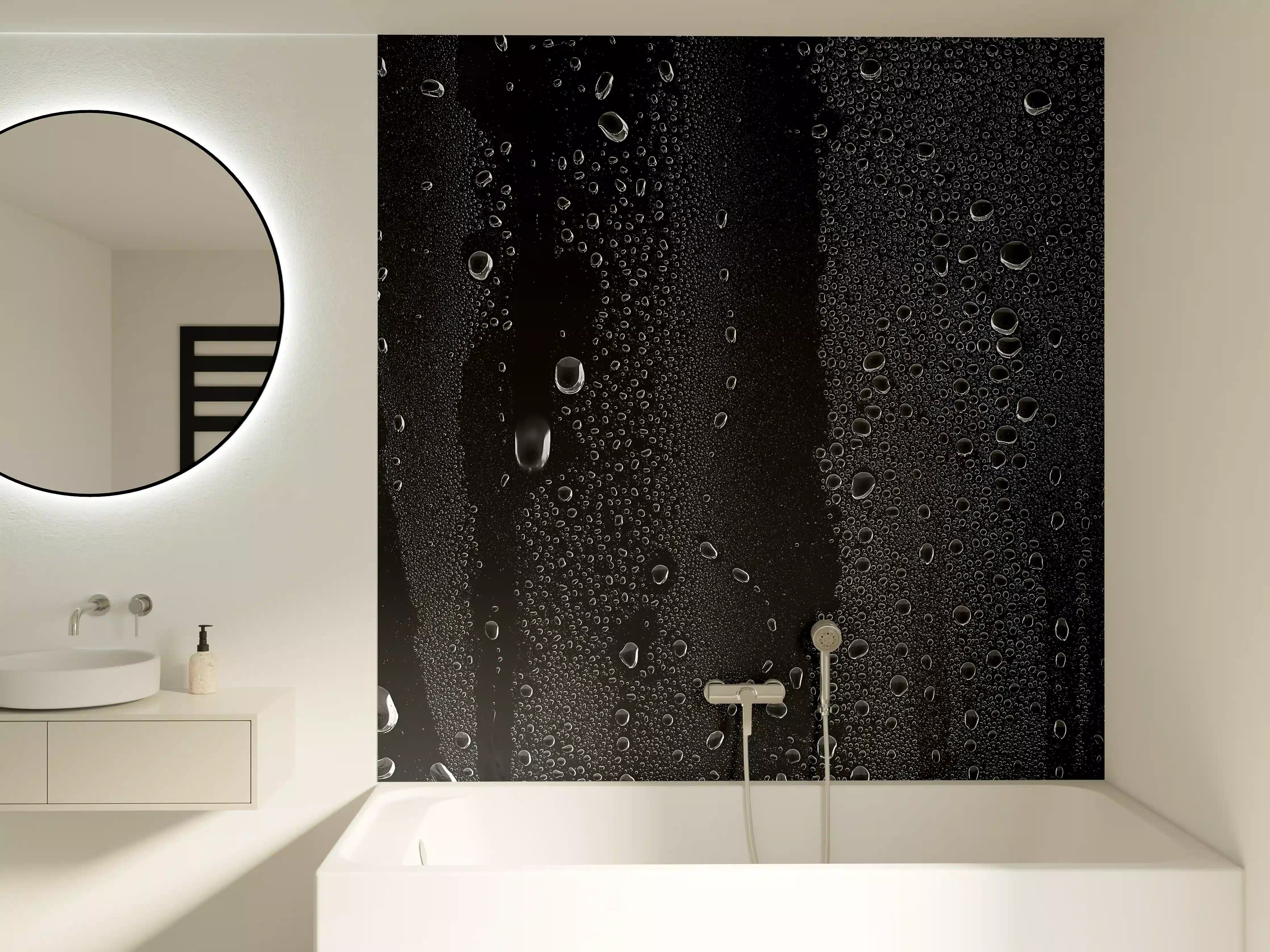 Badewannen-Rückwand - Wassertropfen auf schwarzem Glas