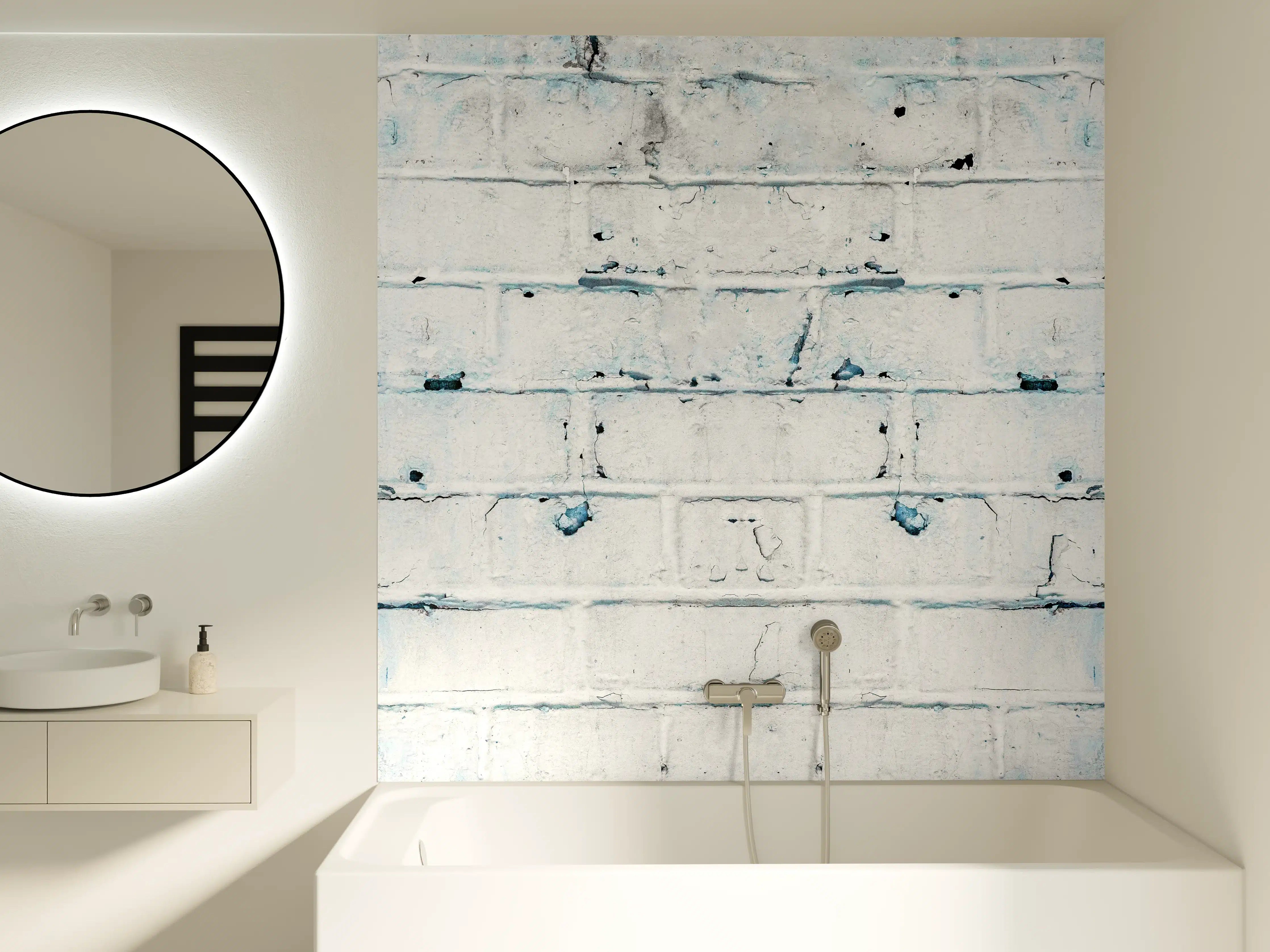 Badewannen-Rückwand - Weiß blau beschädigte Backsteinmauer