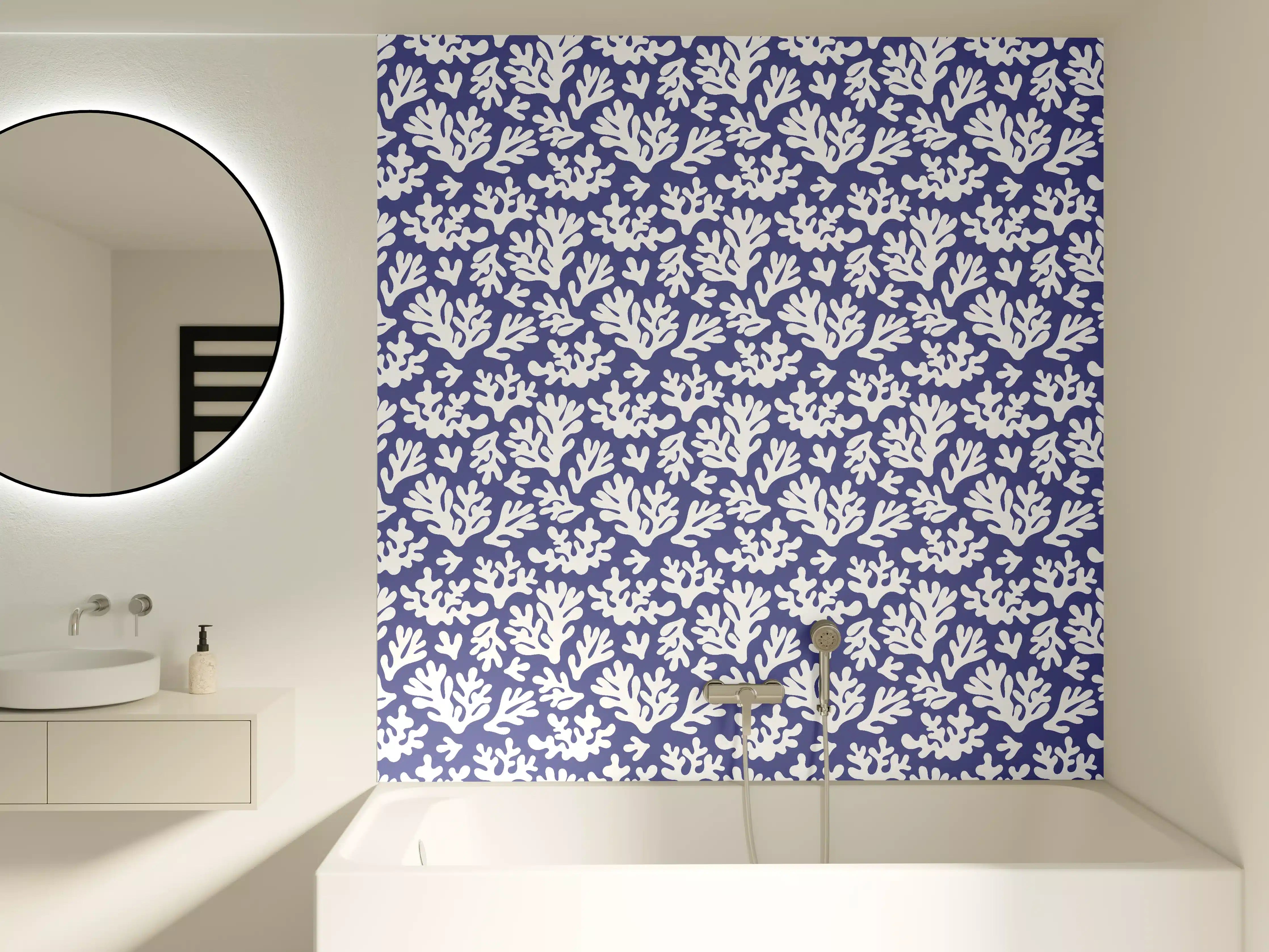 Badewannen-Rückwand - Weiße Korallen auf Blau