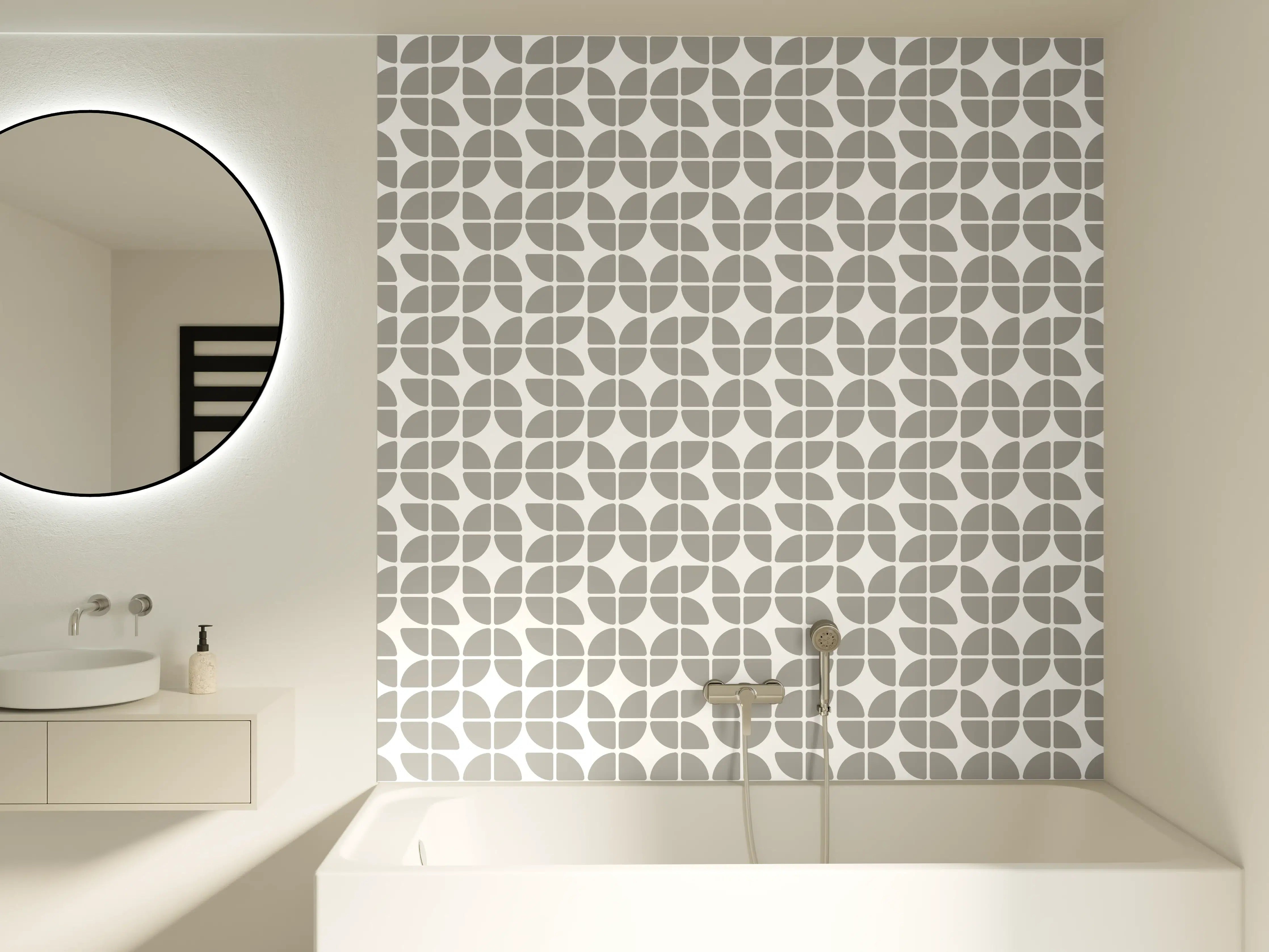 Badewannen-Rückwand - Weiße Mosaikfliesen mit grauem Muster