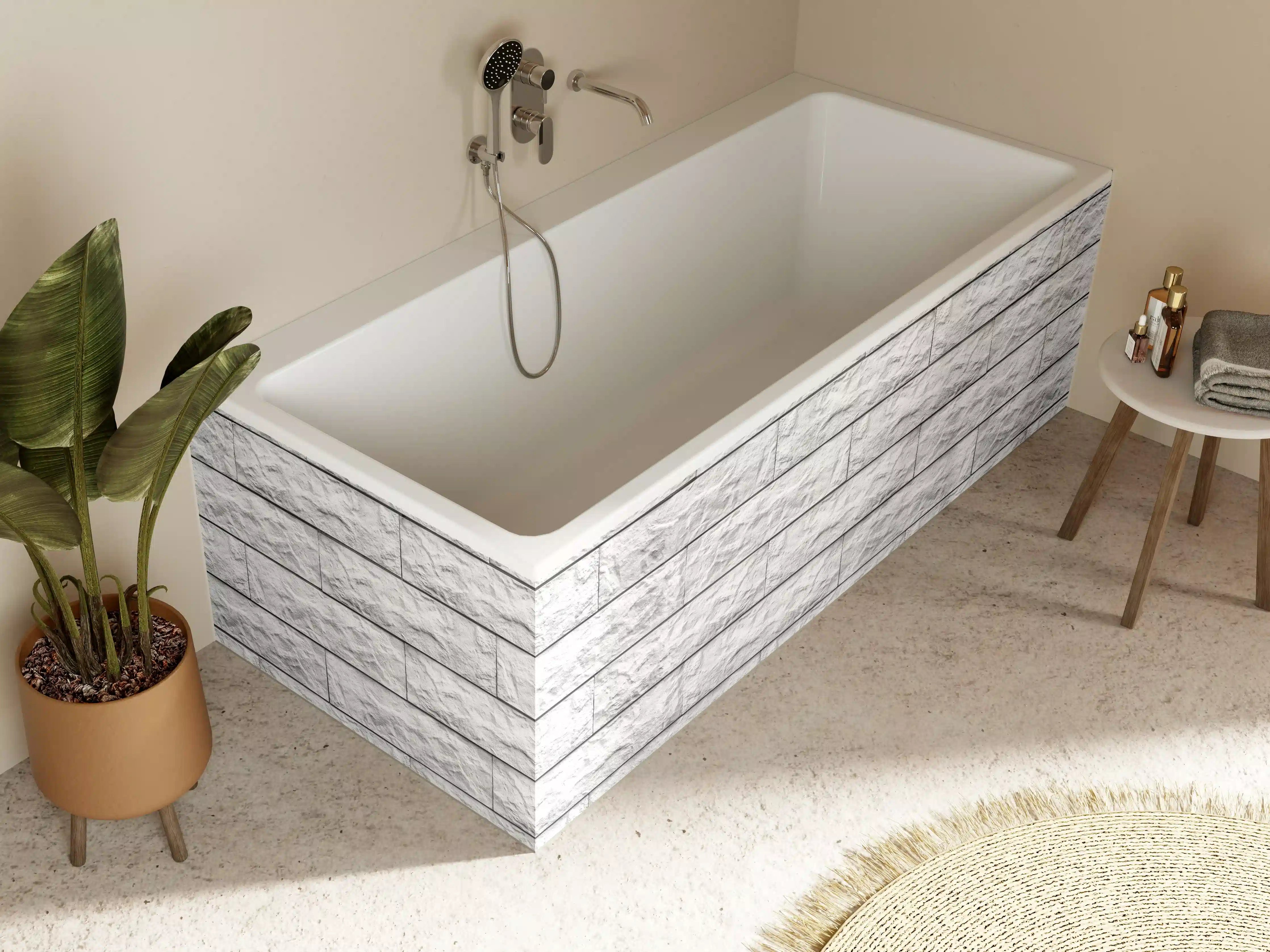 Badewannen-Rückwand - Weiße Ziegelmauer mit texturierter Oberfläche