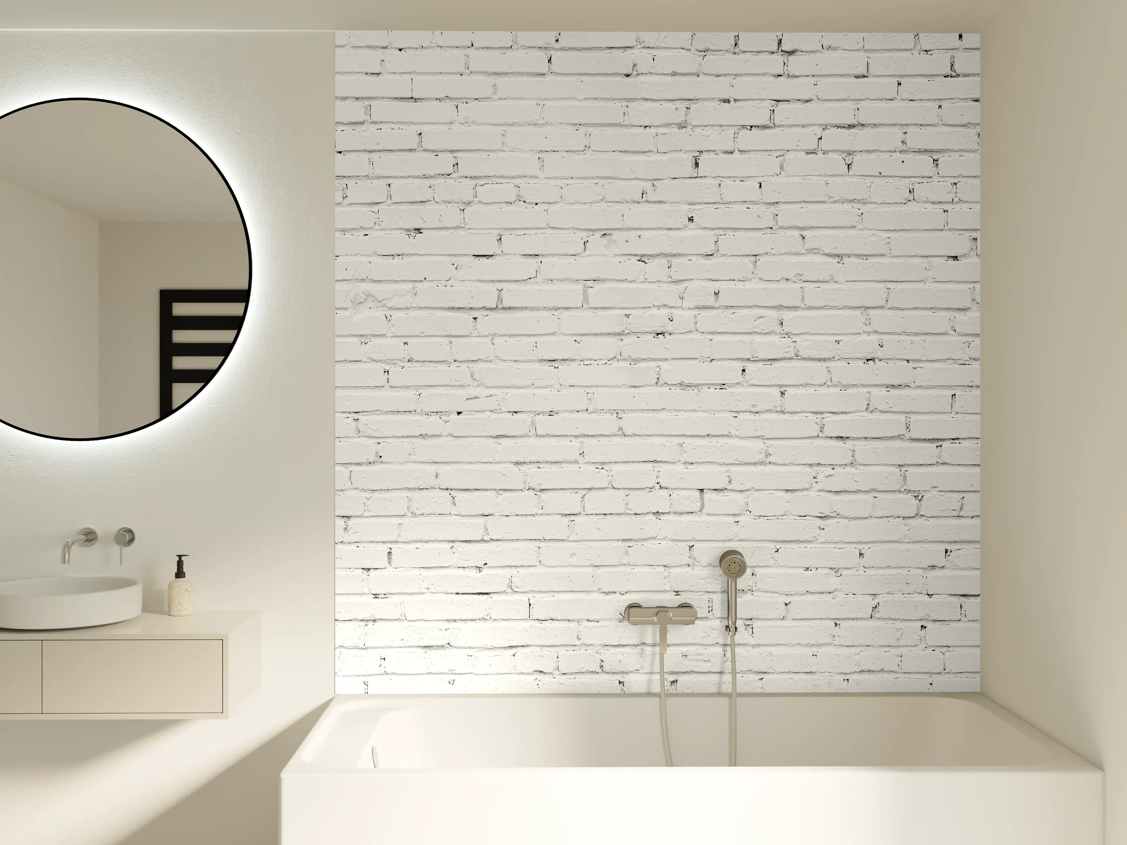 Badewannen-Rückwand - Weiße lange Backsteinfassade