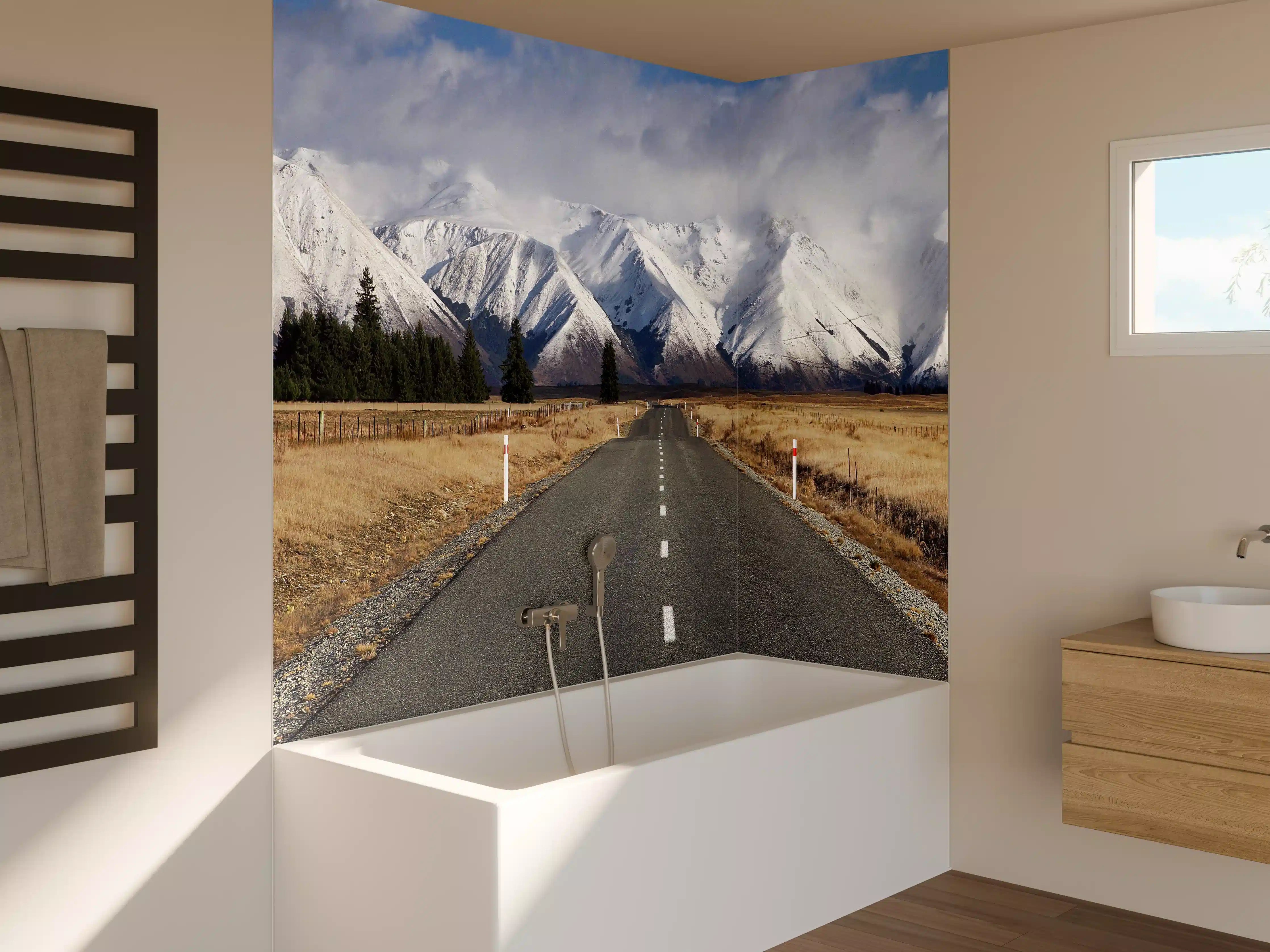 Badewannen-Rückwand - Winterliche Bergstraße in Grau-Weiß