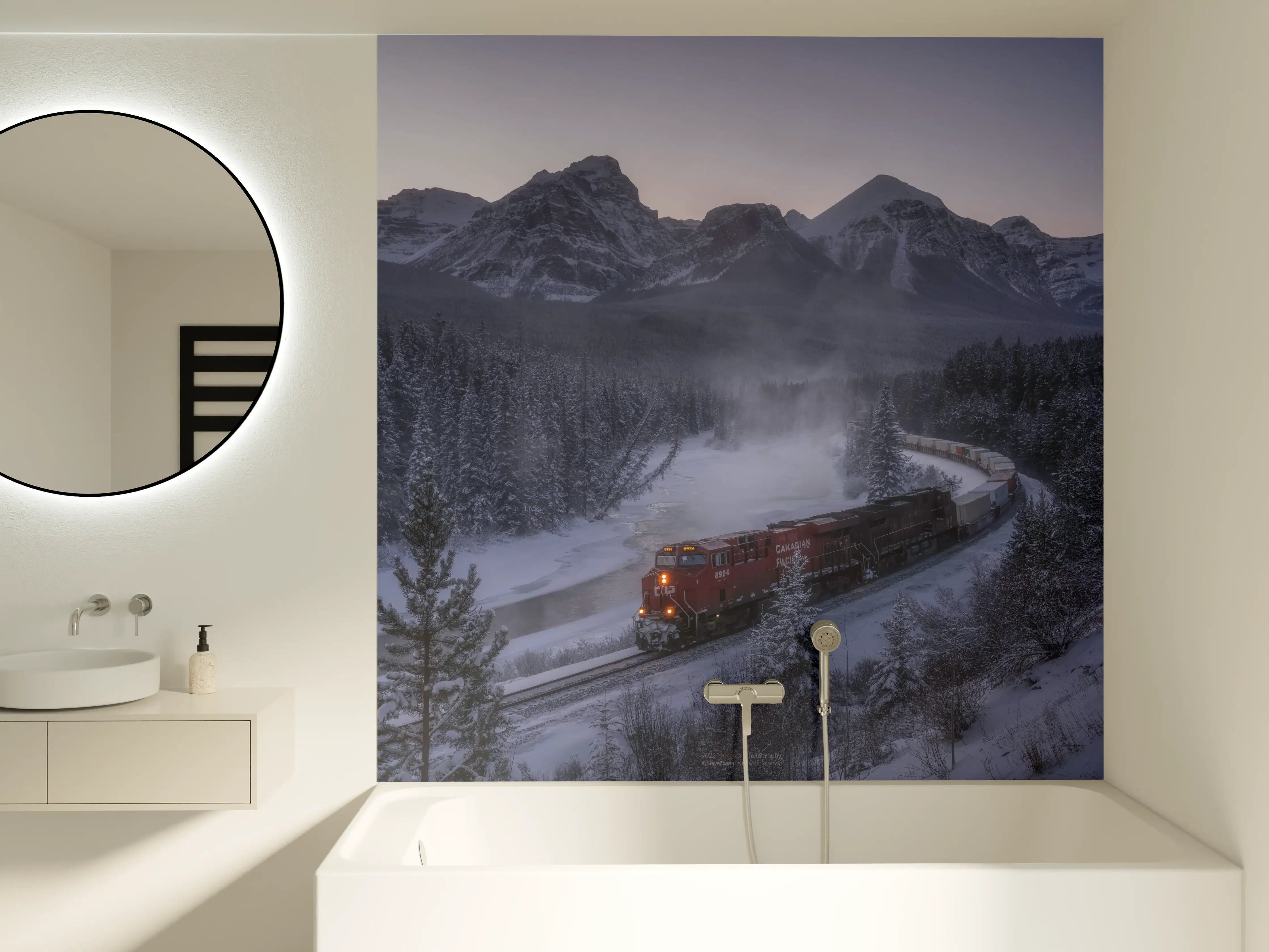 Badewannen-Rückwand - Winterzug in Bergkulisse