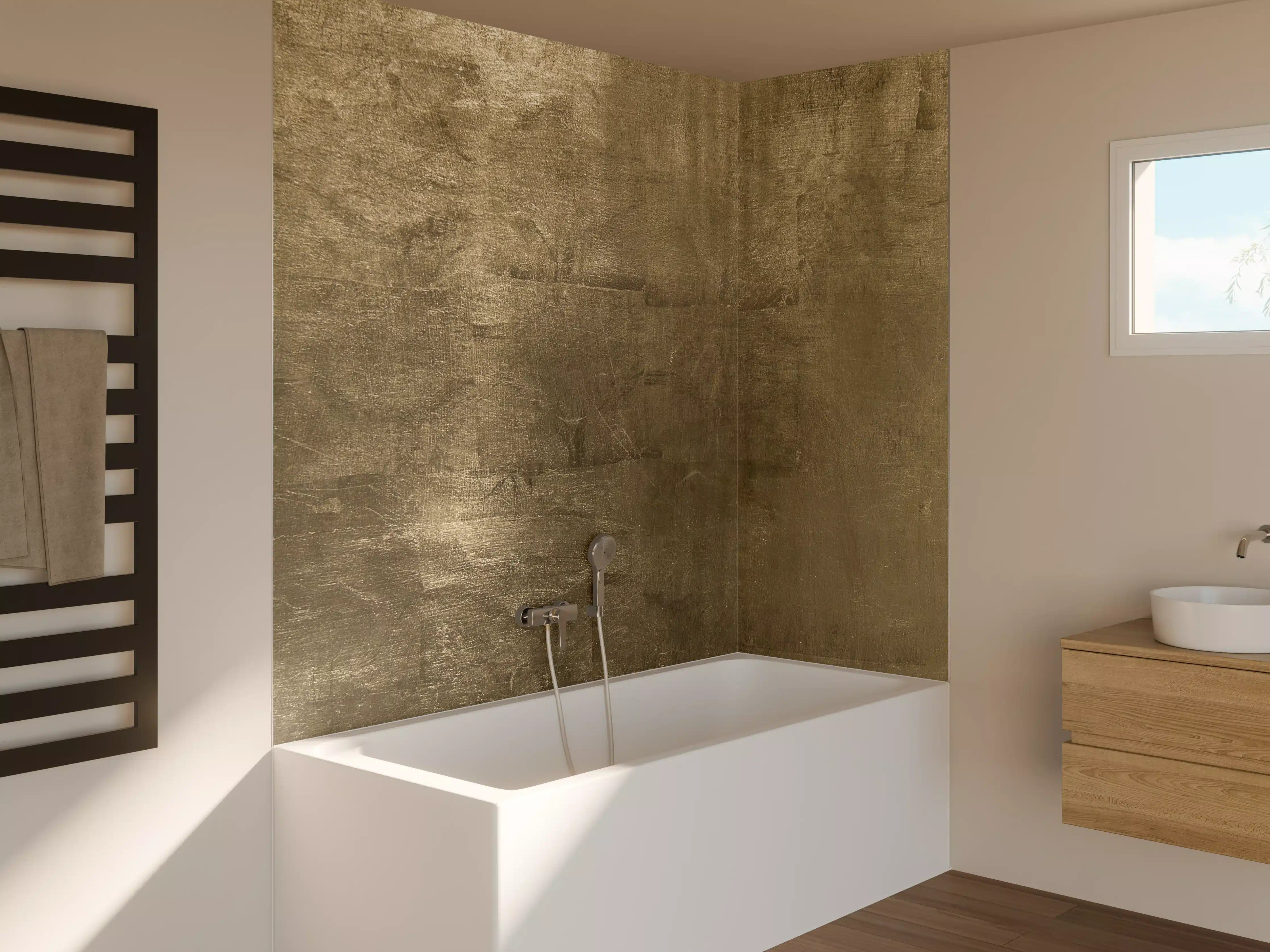 Badewannen-Rückwand - Wuchtige Betontapete in Gold-Tönen