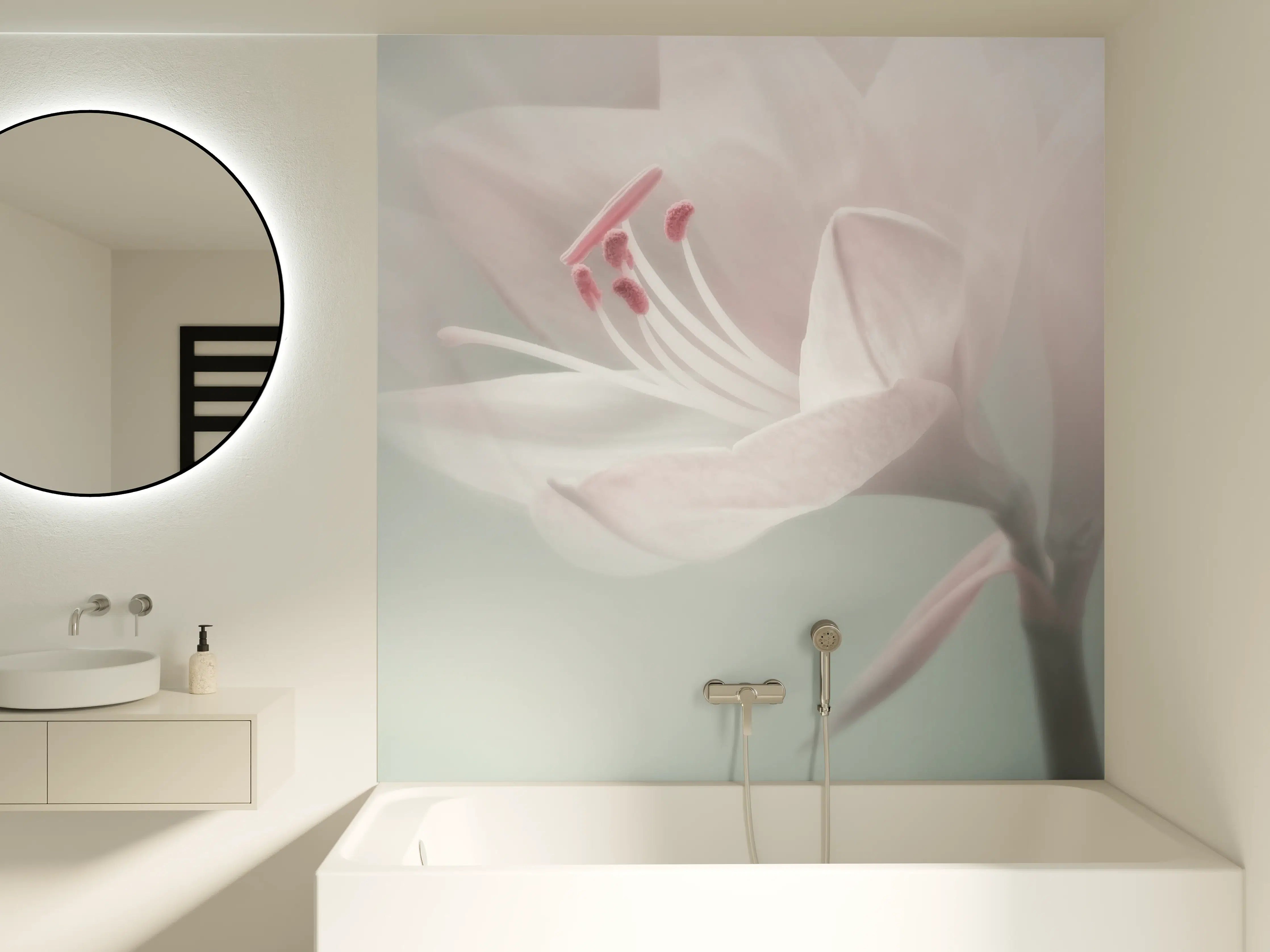 Badewannen-Rückwand - Zarte rosa Blüte mit sanften Pastellfarben