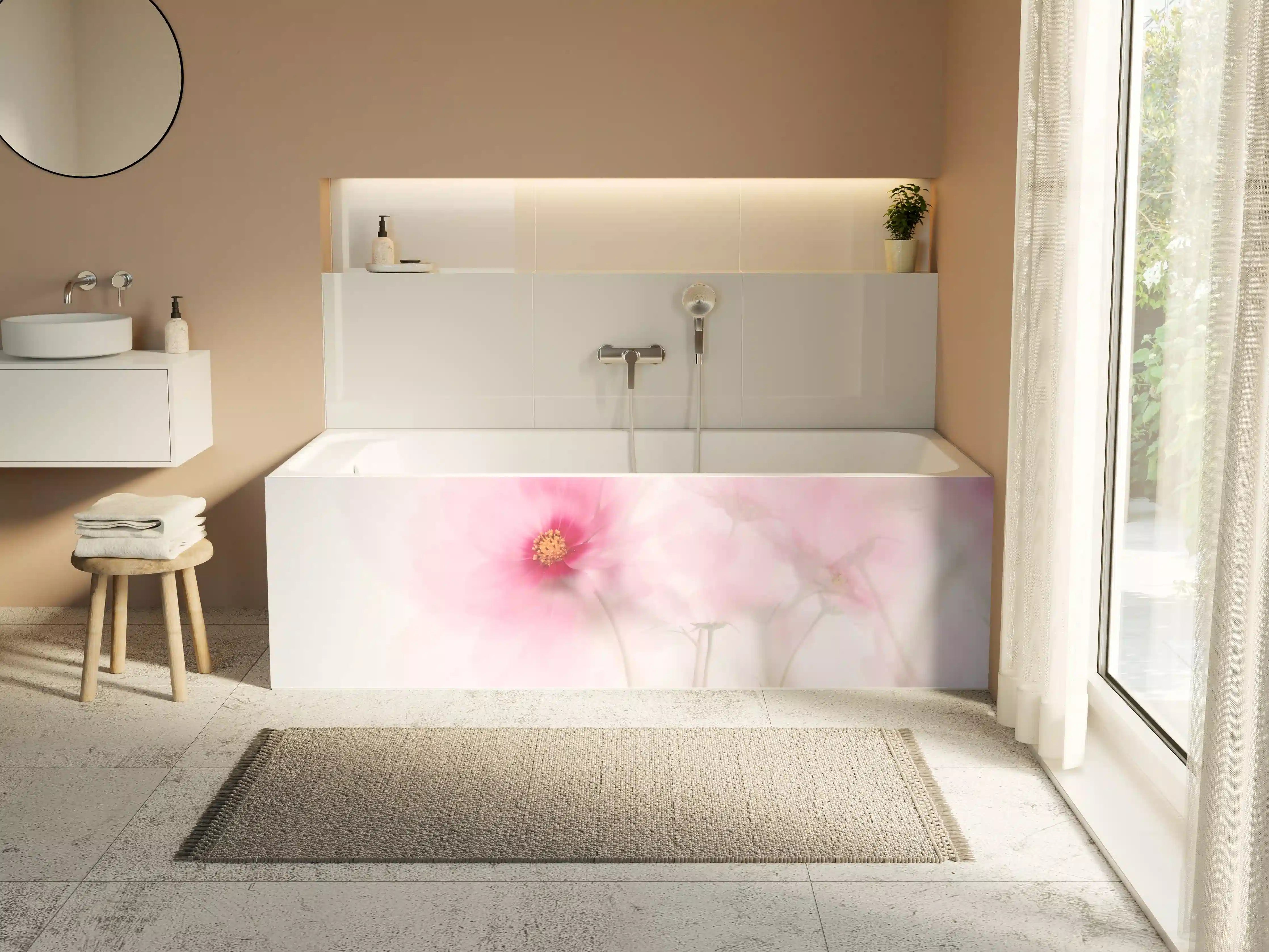 Badewannen-Rückwand - Zarte rosa Blüte mit weichem Hintergrund