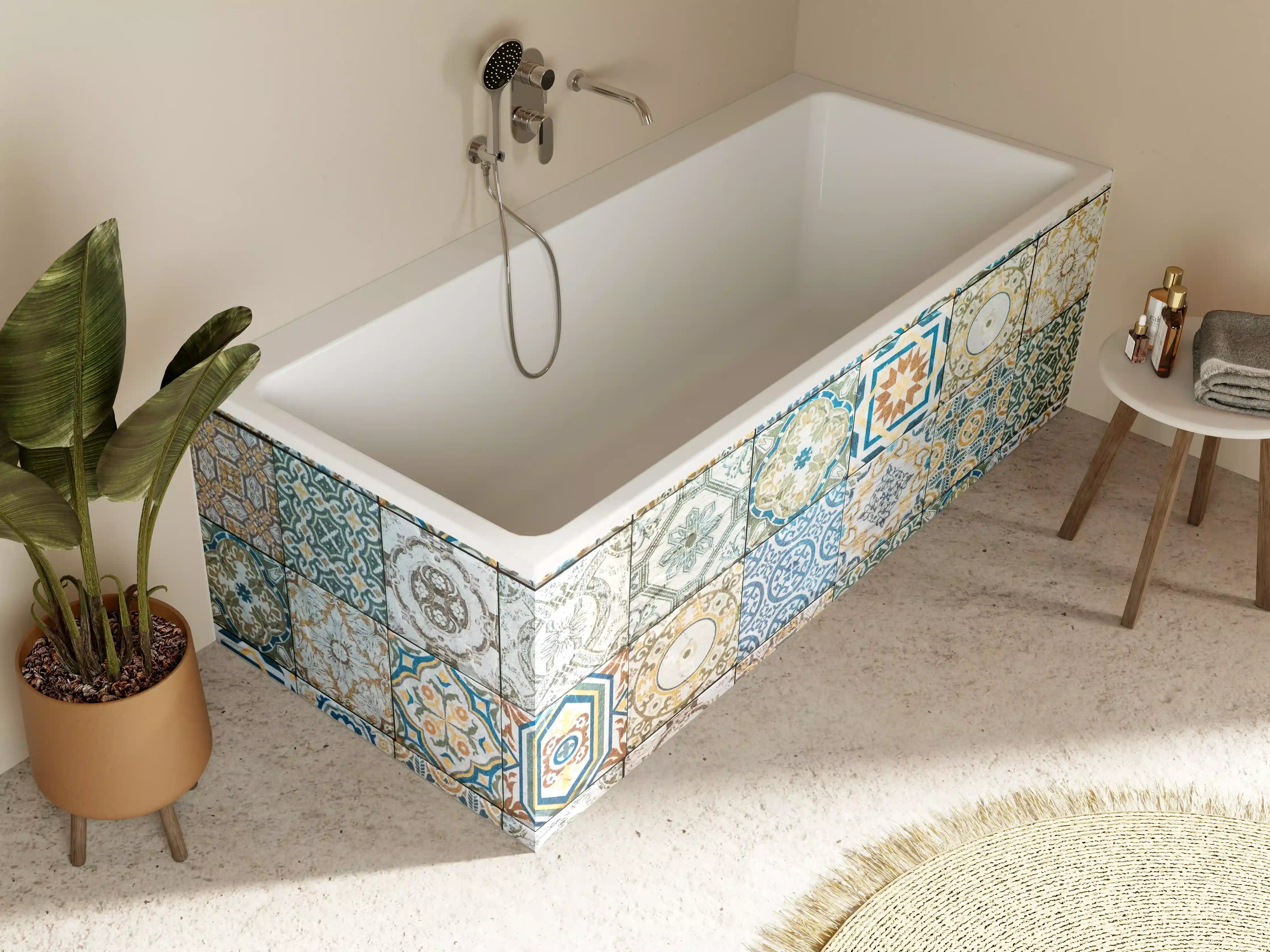 Badewannen-Rückwand - buntes Mosaik im spanischen Stil