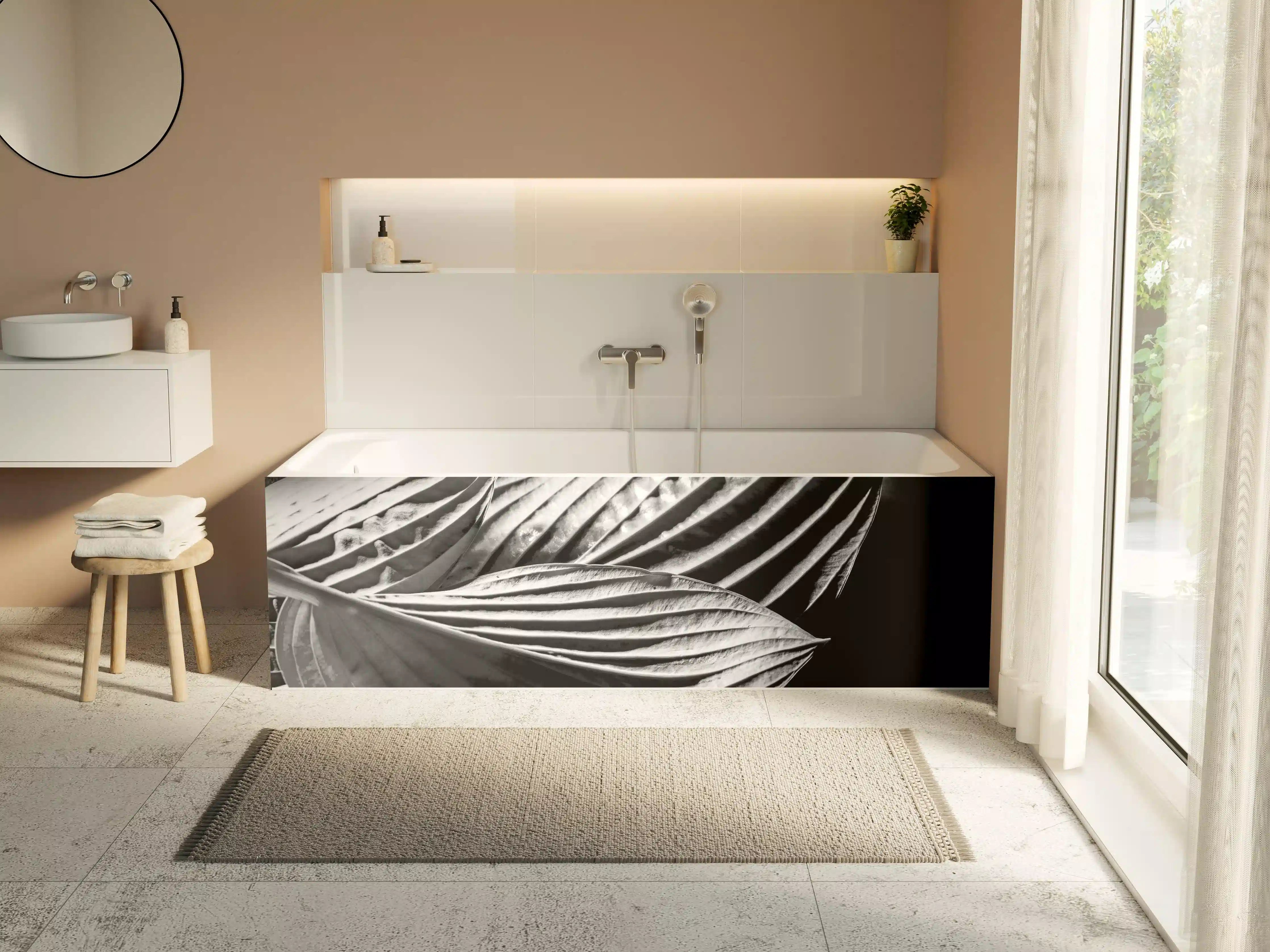 Badewannen-Rückwand - drei Blätter auf dunklem Hintergrund