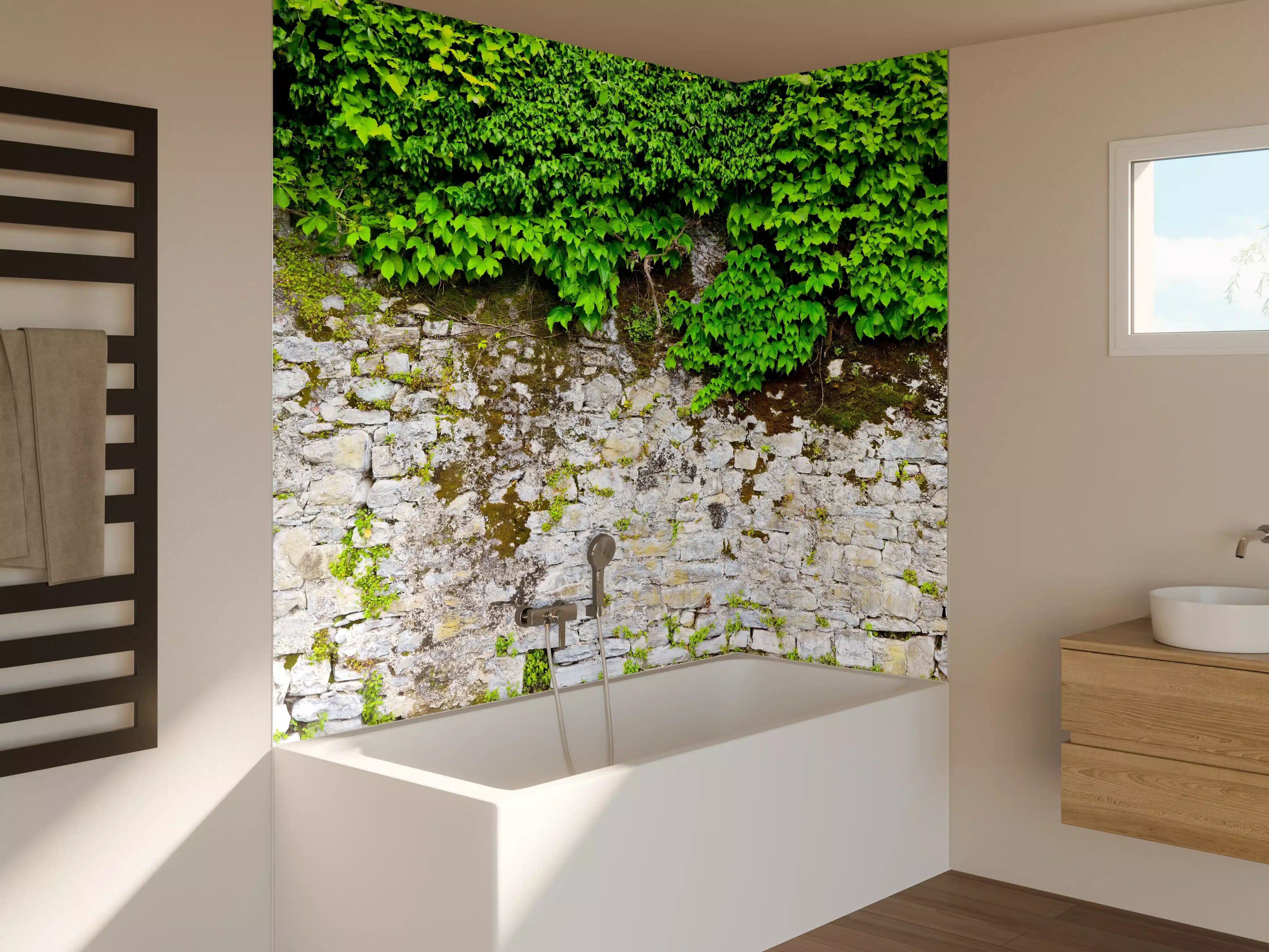 Badewannen-Rückwand - überwucherte Burgmauer
