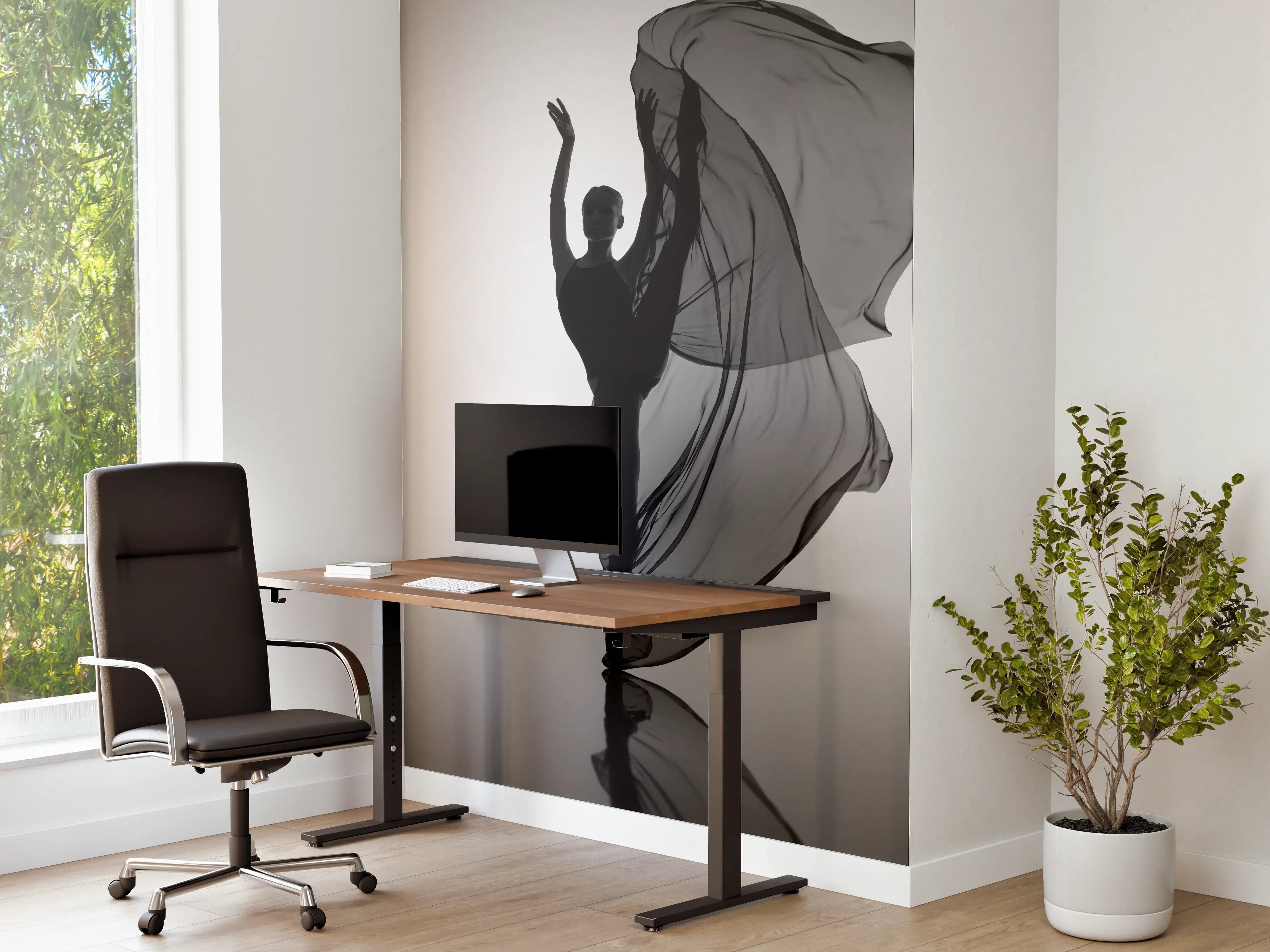 Büro Wandgestaltung - Ballerina tanzt mit schwarzem Tuch