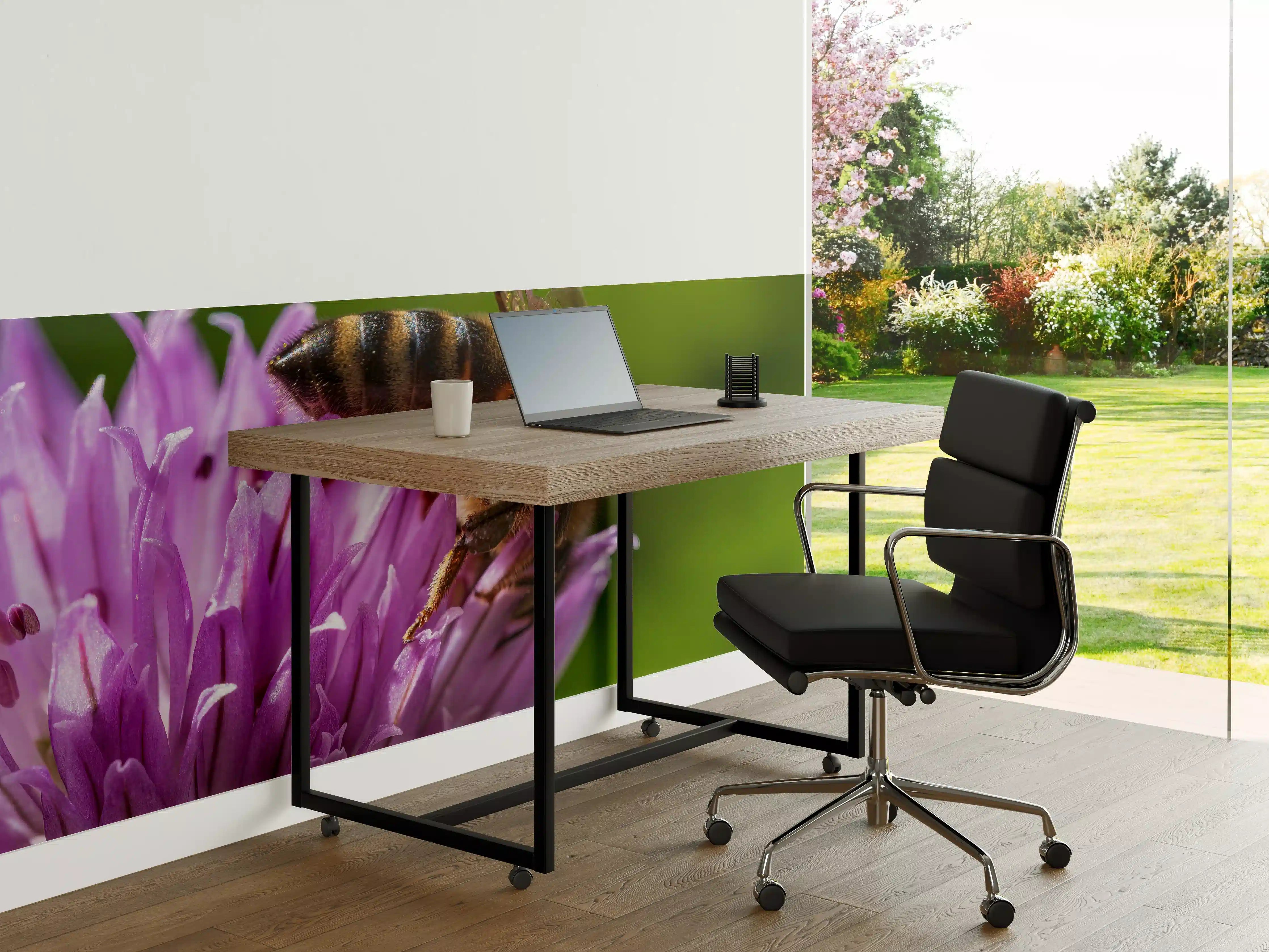 Büro Wandgestaltung - Biene auf Lila Blüte Makro