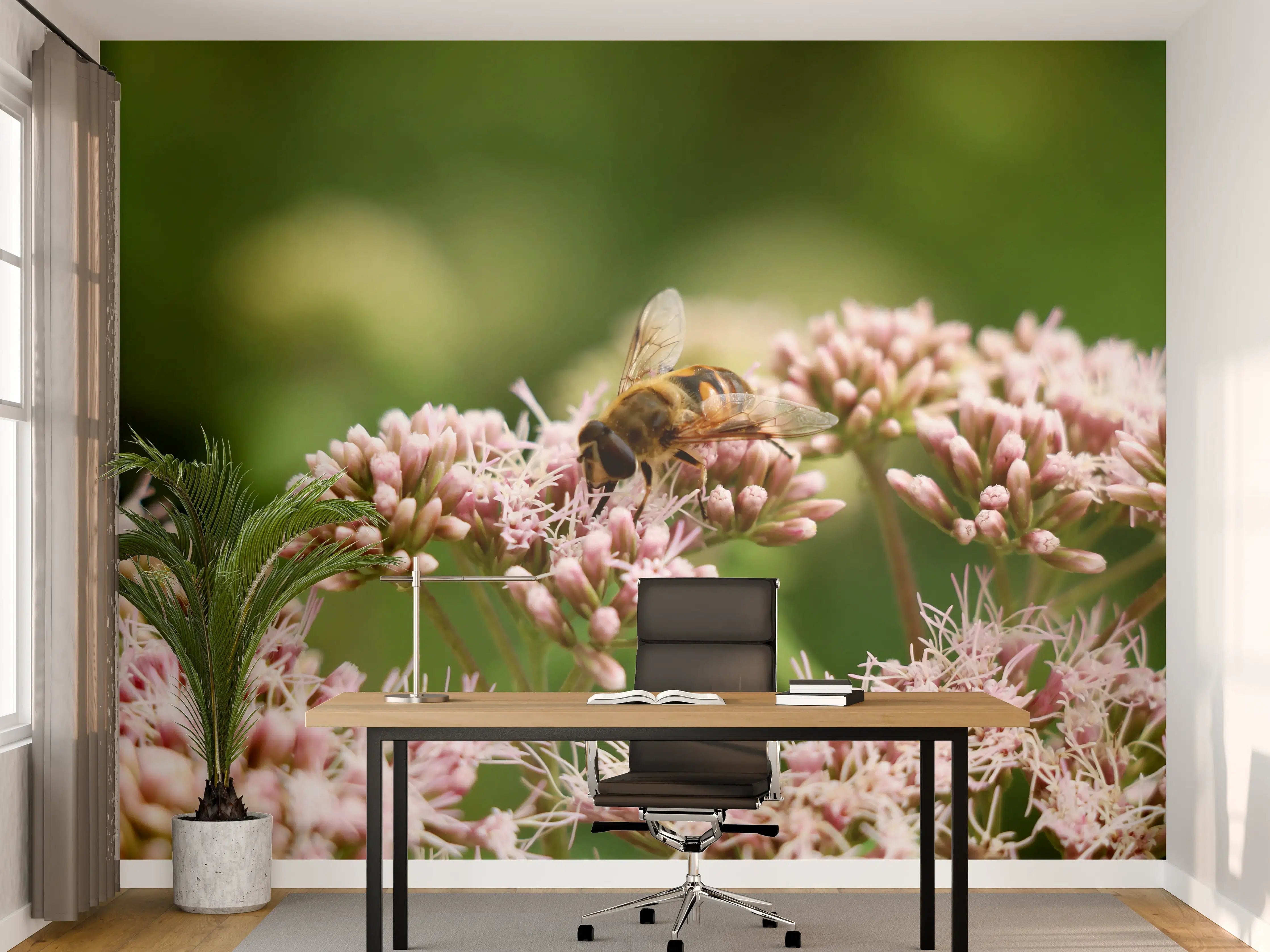 Büro Wandgestaltung - Biene auf Rosa Blüten Makro