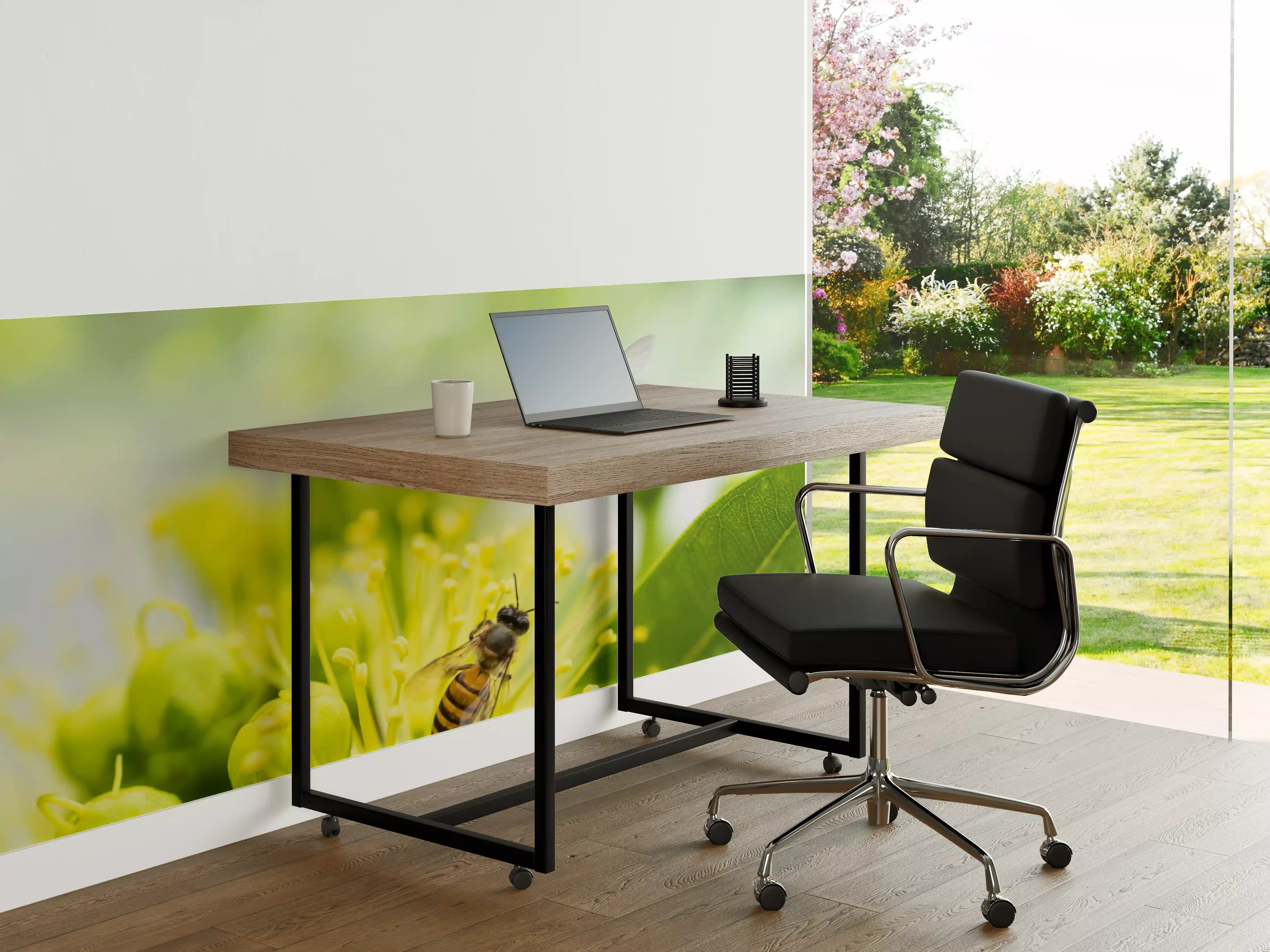 Büro Wandgestaltung - Biene sammelt Pollen an einer Blüte