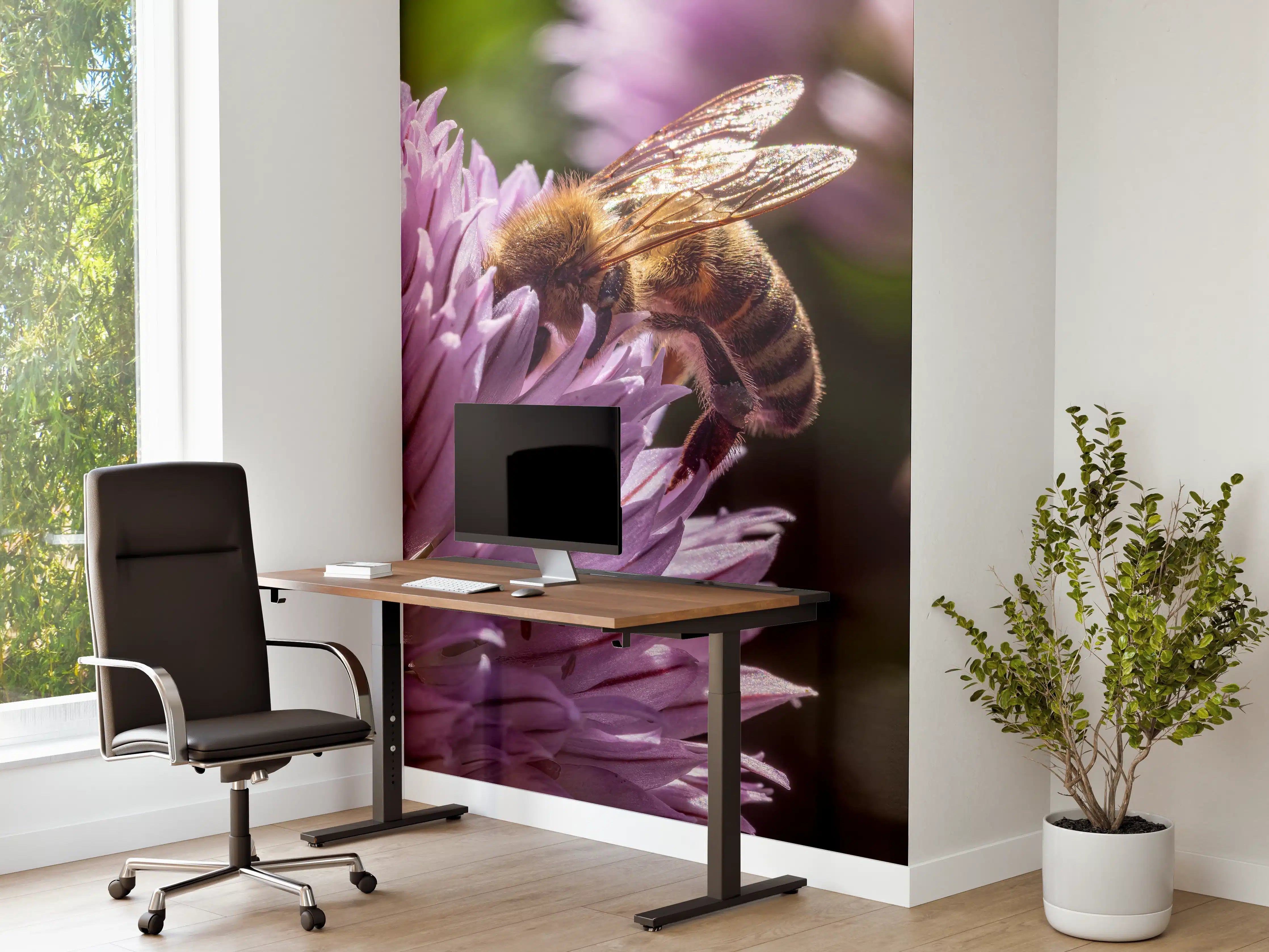 Büro Wandgestaltung - Bienenflug Lila Blütenpracht