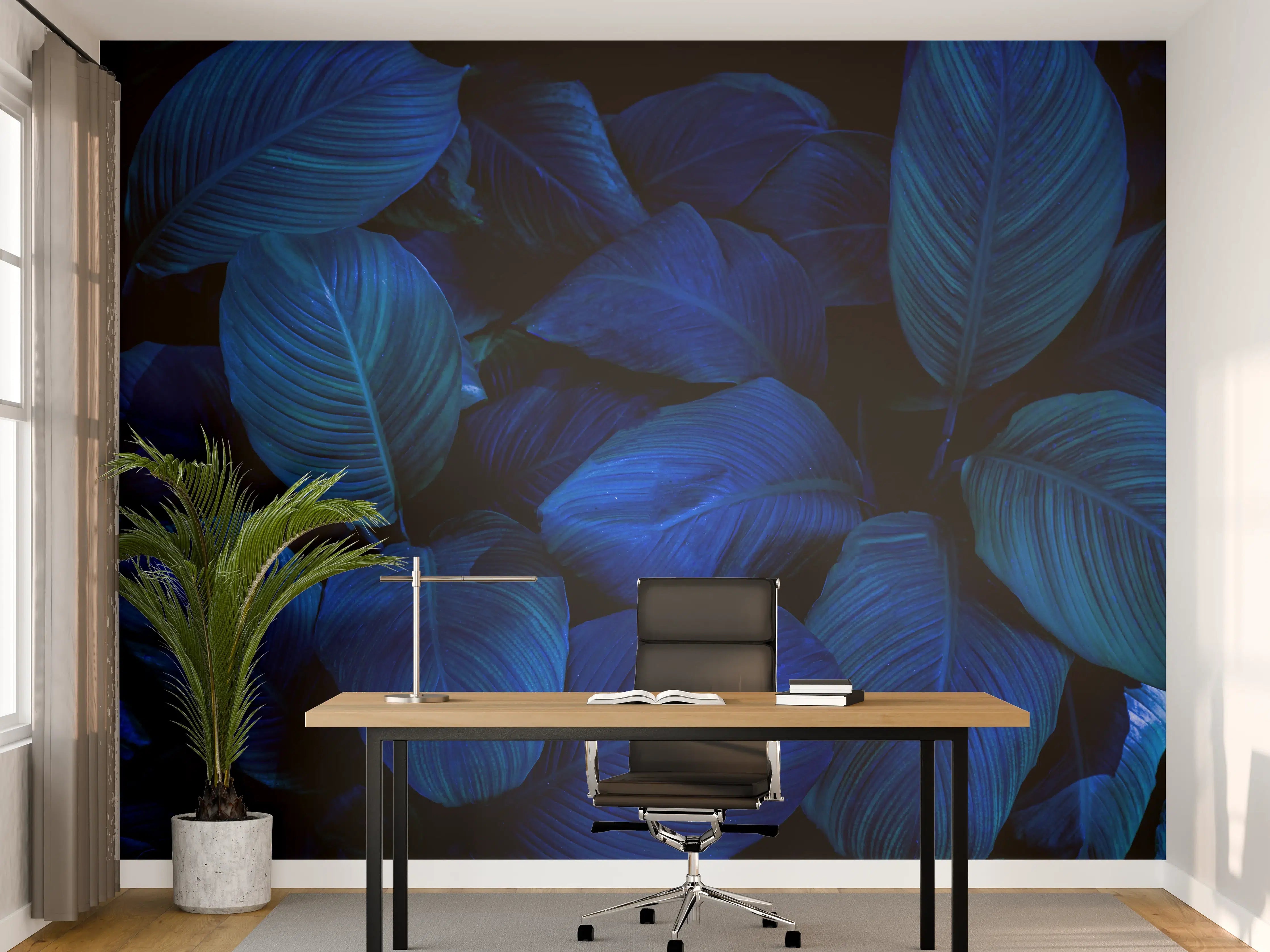 Büro Wandgestaltung - Bläuliche Blätter auf dunklem Hintergrund