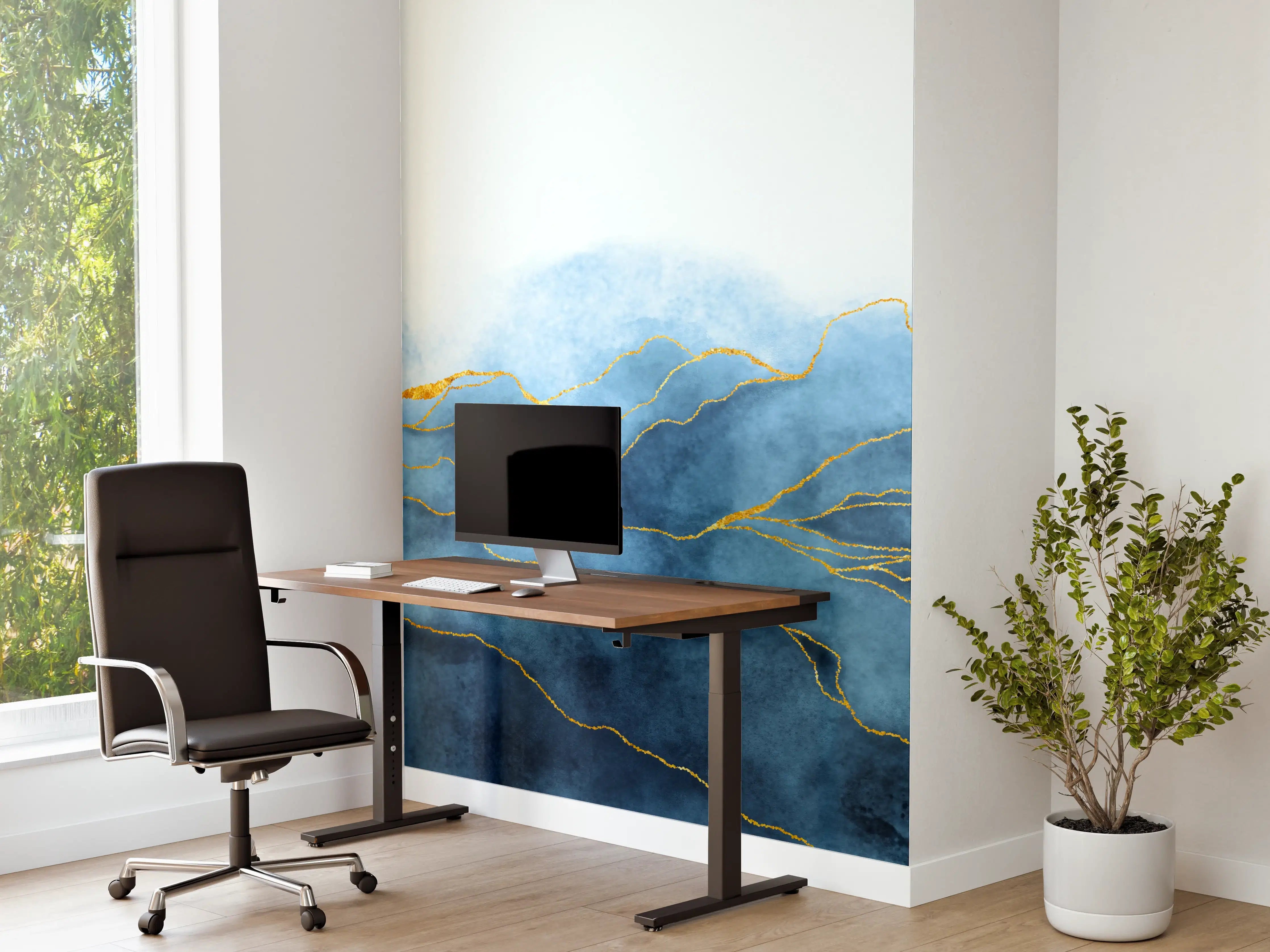 Büro Wandgestaltung - Blaues Aquarell mit Goldelementen